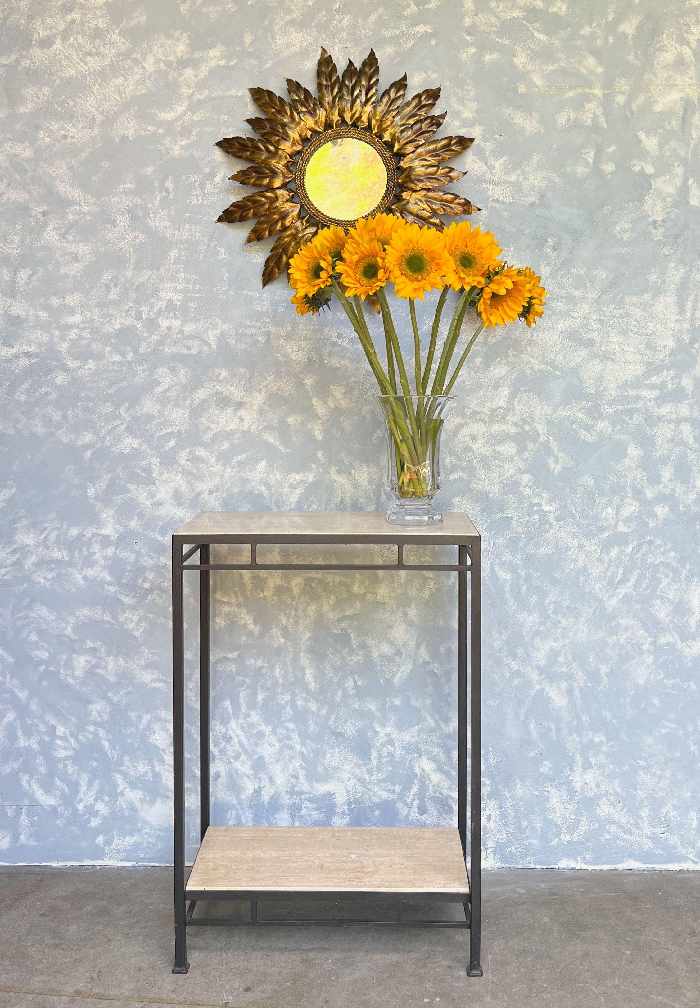 Mid-Century moderno Specchio spagnolo rotondo in metallo dorato a raggiera