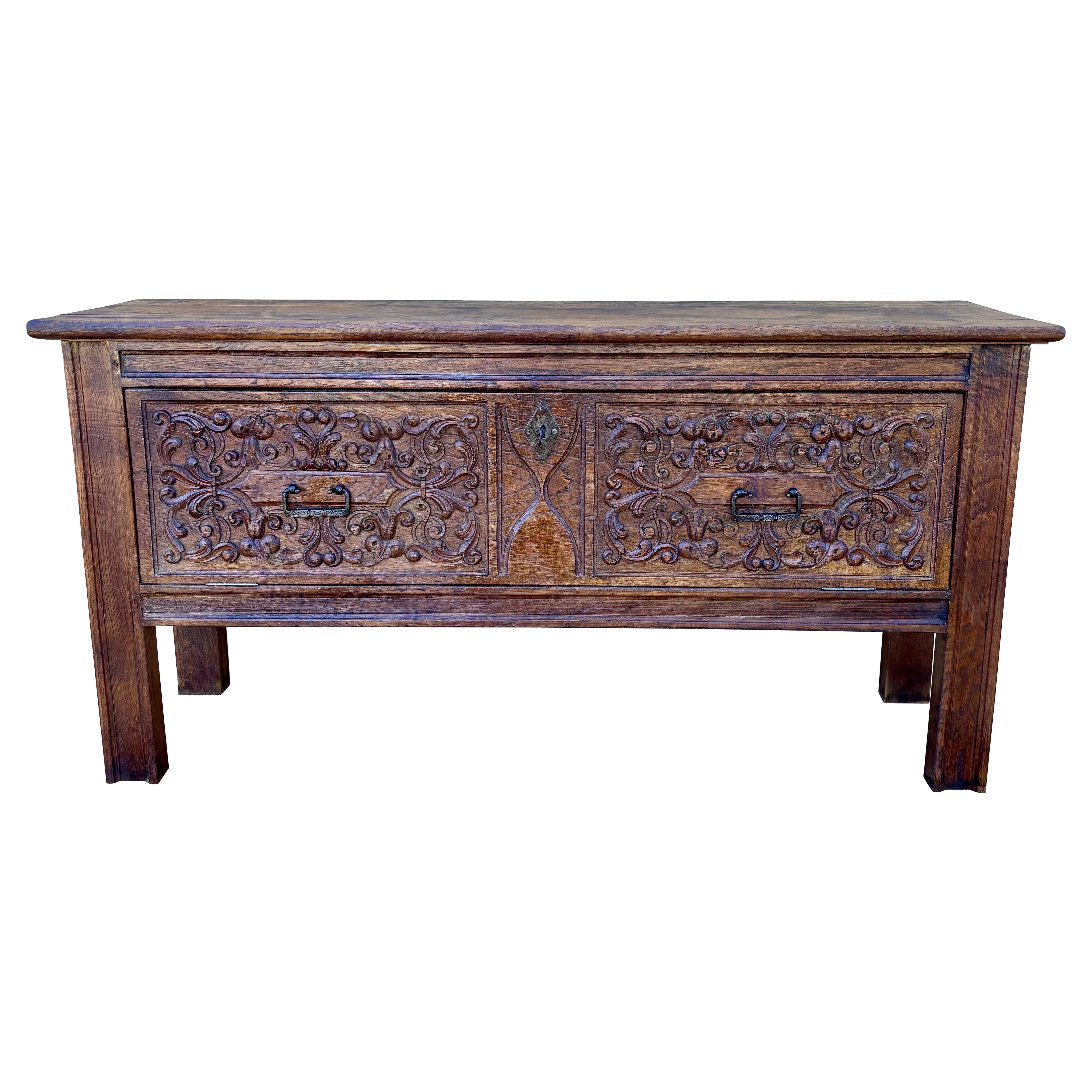 Cassapanca rustica spagnola in castagno, inizio XX secolo in vendita