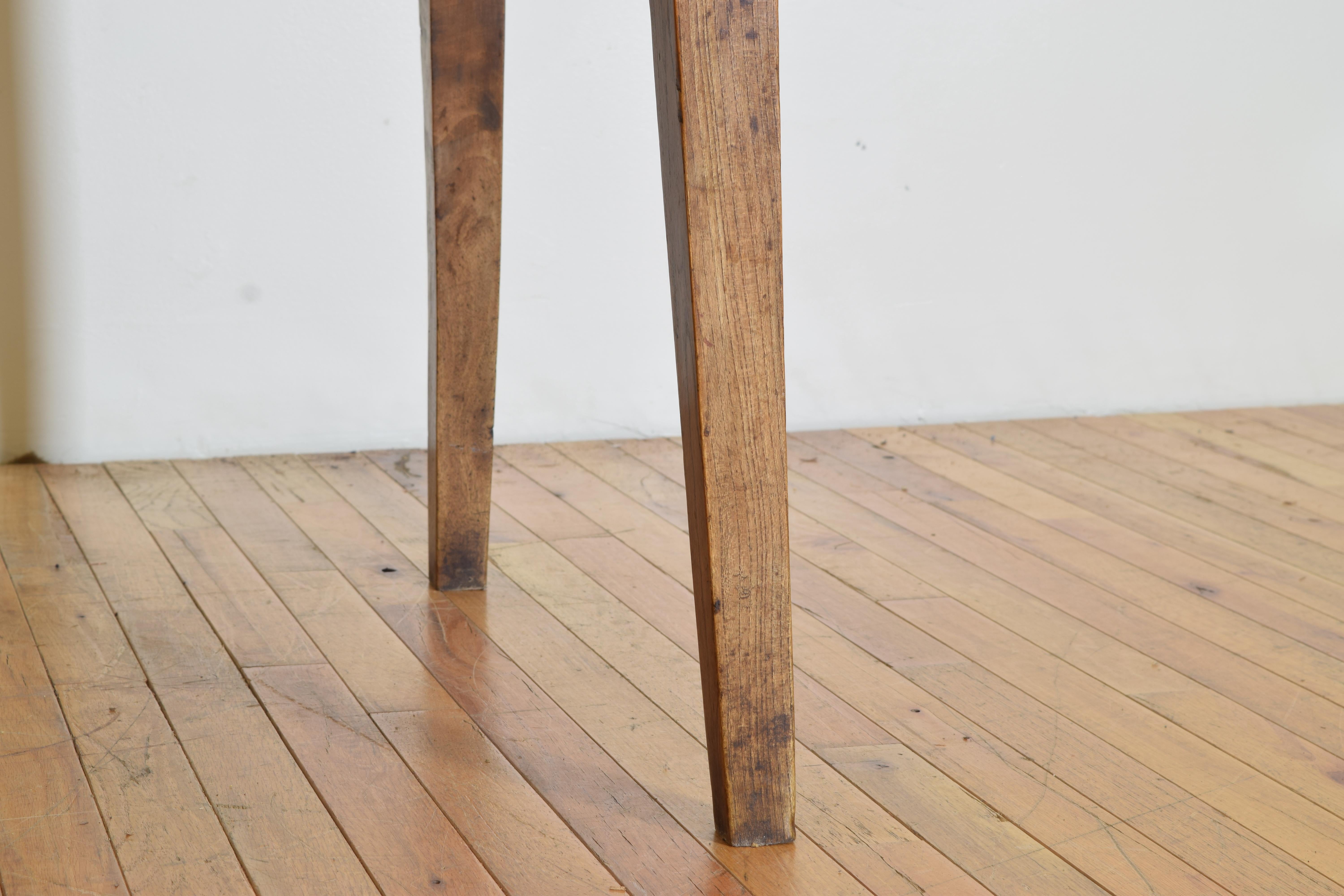 Spanish Rustic Neoclassic Faded Walnut 1-Drawer Table, early 19th century For Sale 4