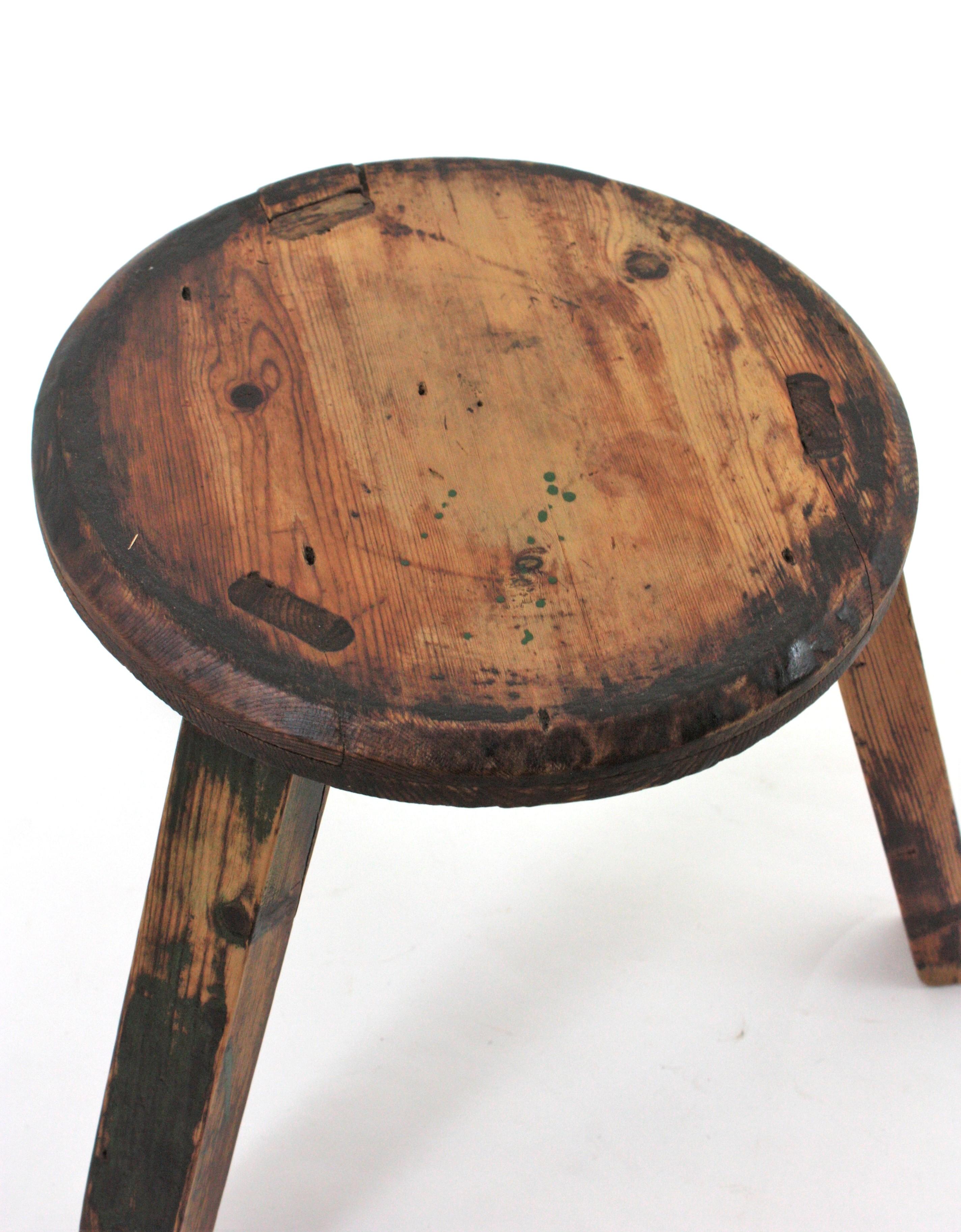 Table d'appoint rustique espagnole Gueridon en Wood Wood sculpté, années 1950 en vente 4