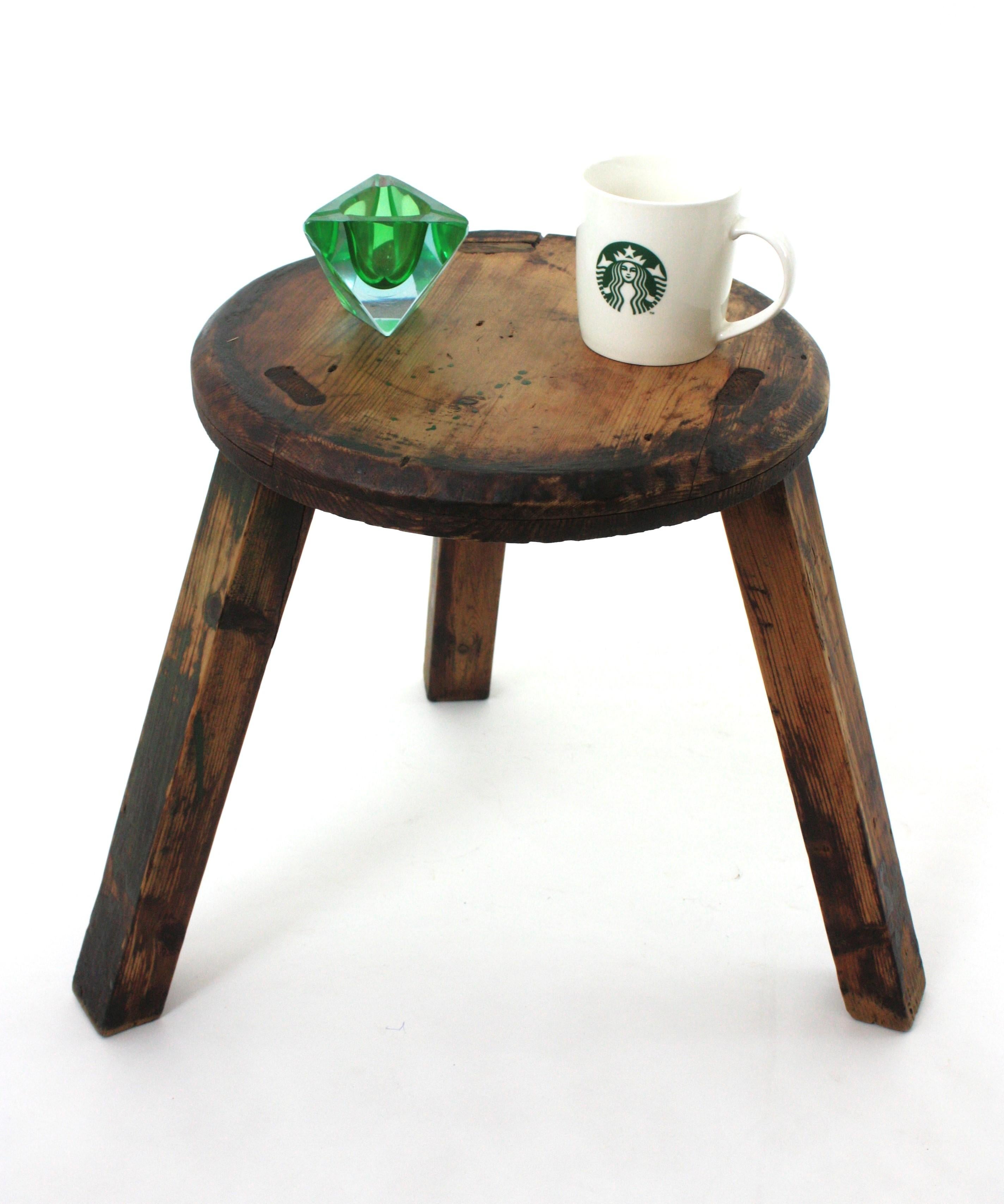 Table d'appoint rustique espagnole Gueridon en Wood Wood sculpté, années 1950 en vente 6