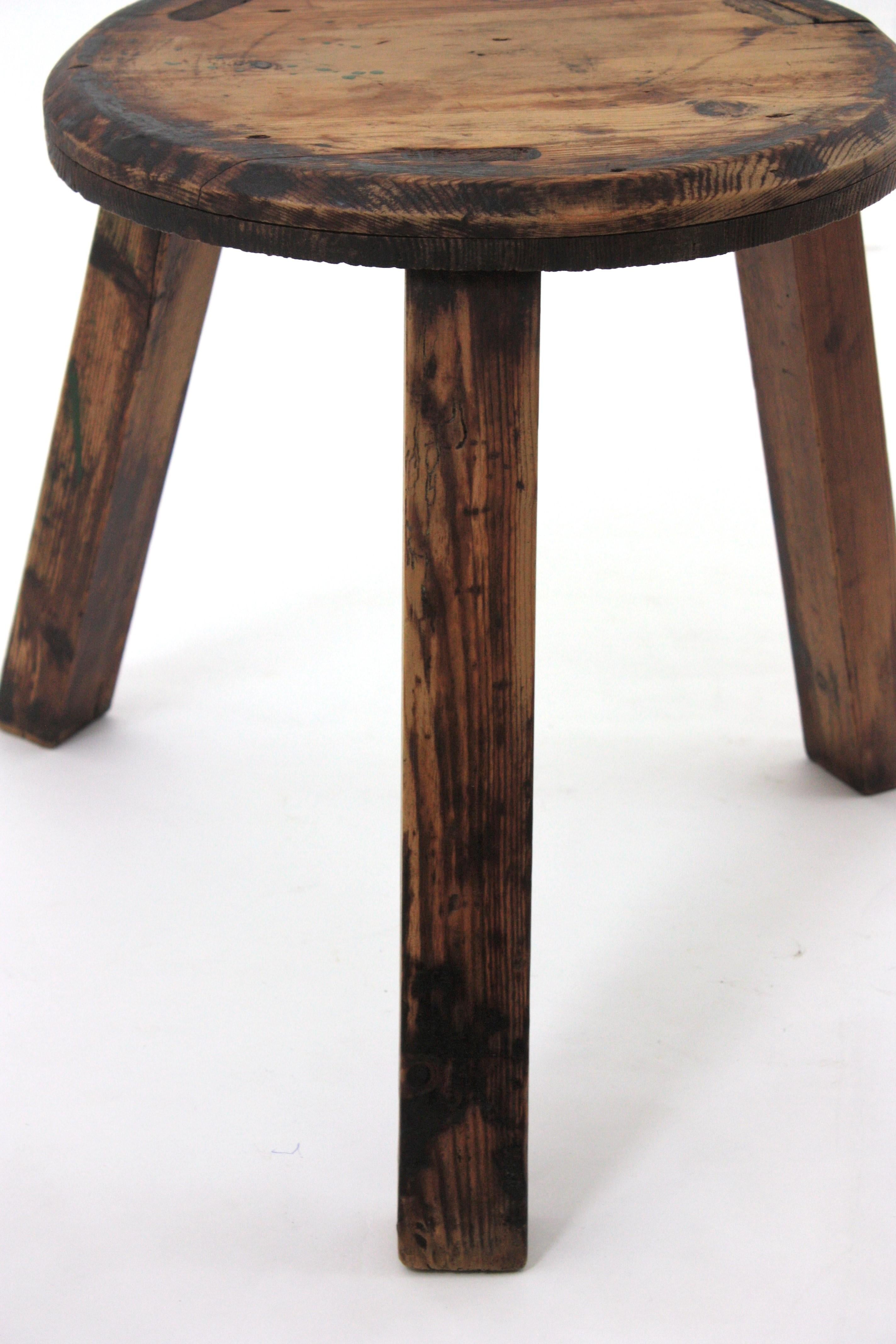 Table d'appoint rustique espagnole Gueridon en Wood Wood sculpté, années 1950 en vente 9