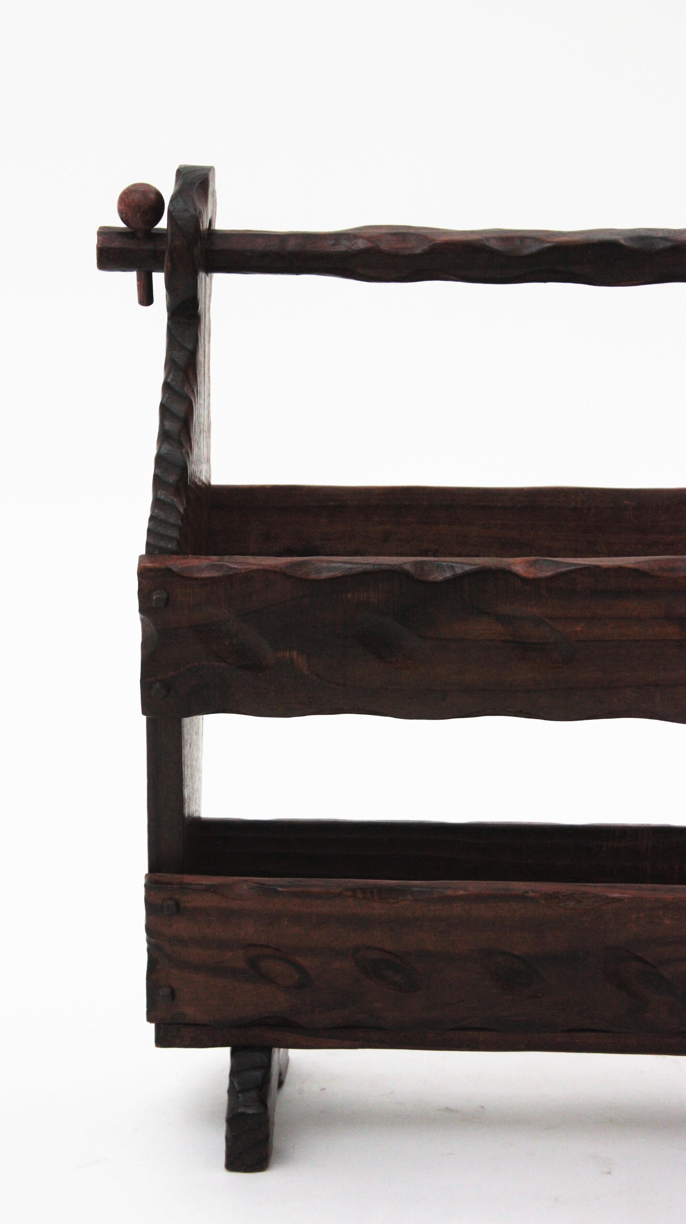 Spanish Rustic Wood Magazine Rack, 1950s In Good Condition For Sale In Barcelona, ES