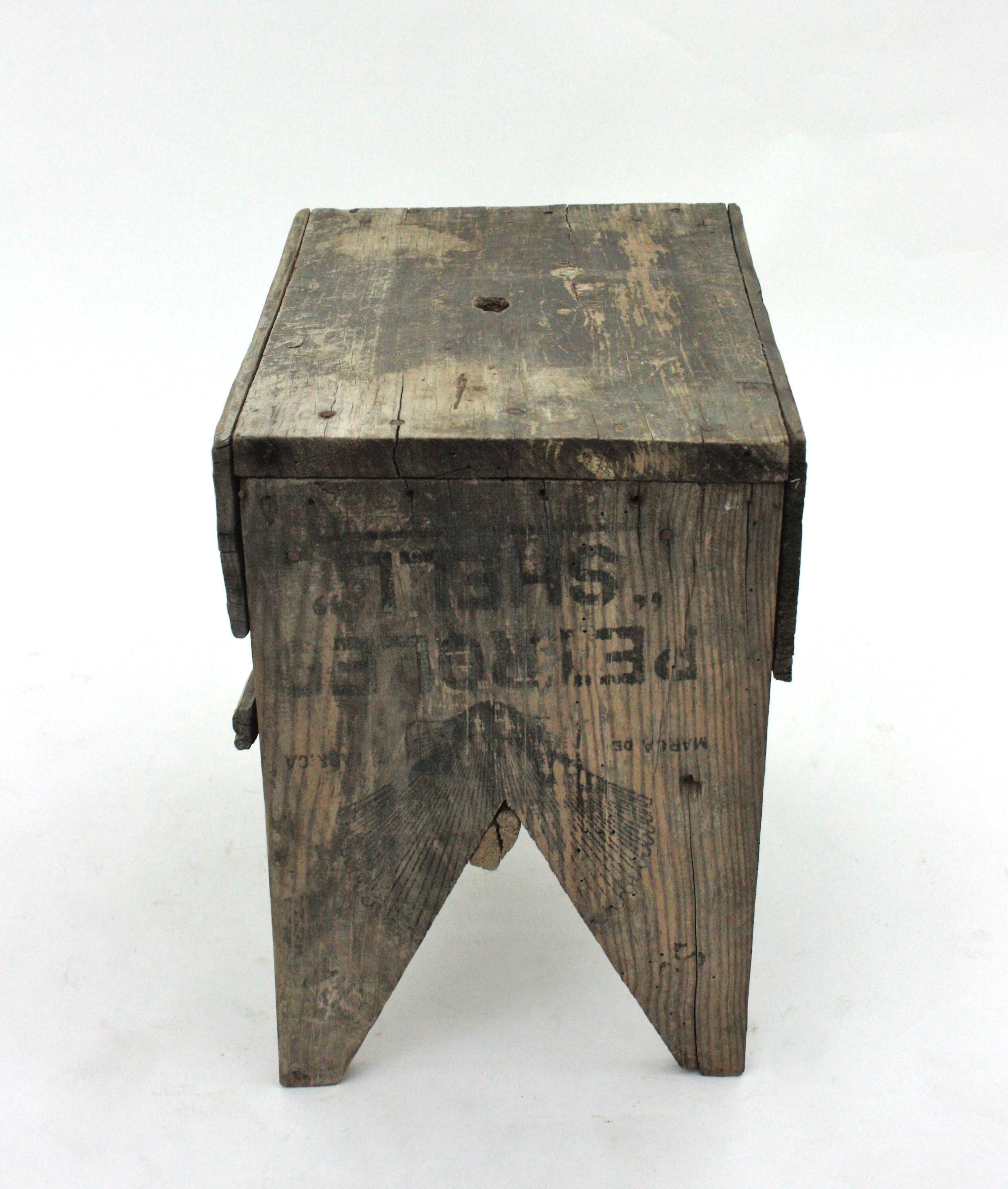 20ième siècle Tabouret ou table d'appoint en bois rustique espagnol en vente