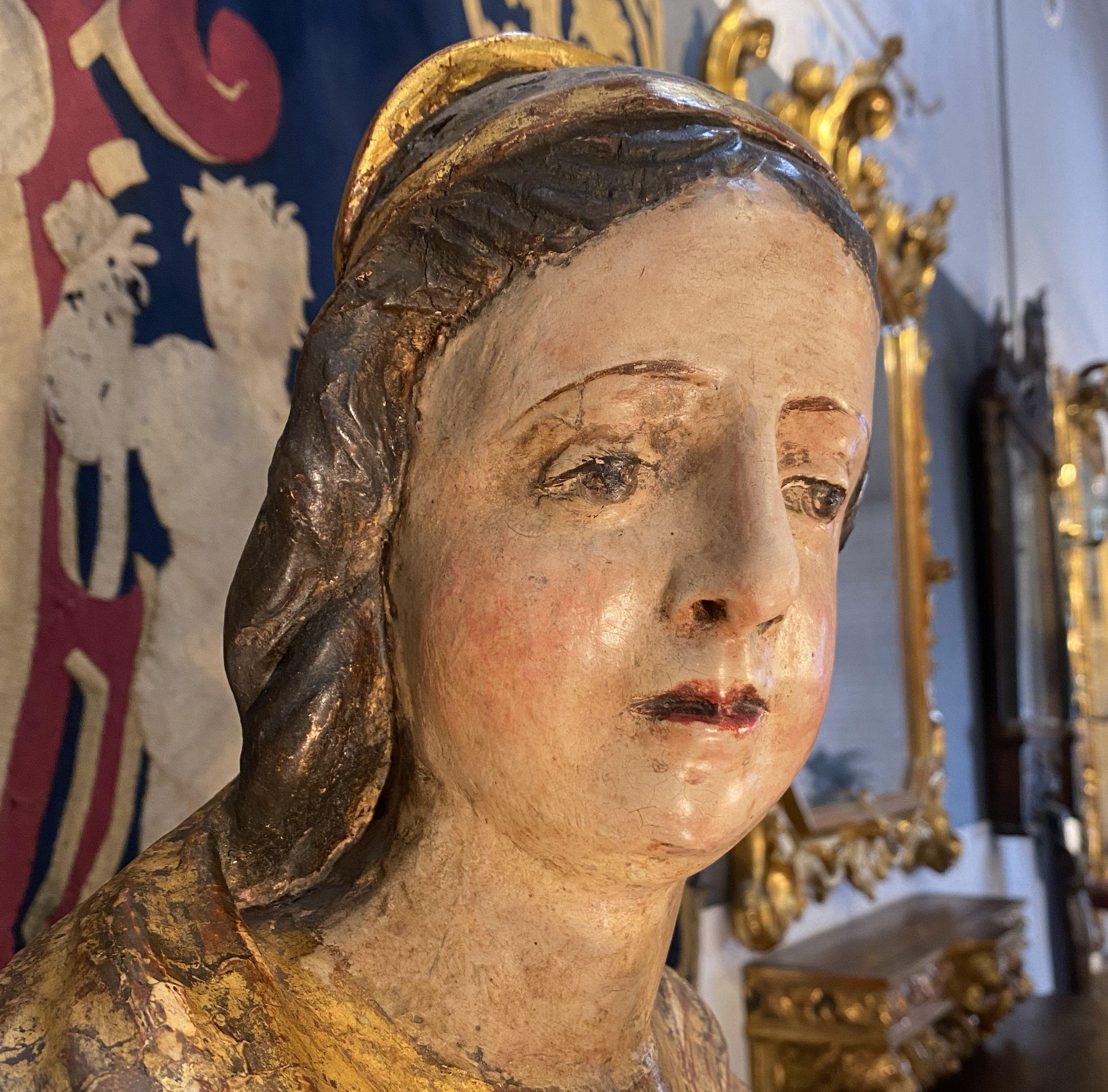 Geschnitzte spanische Skulptur der Heiligen Margaret und des mittelalterlichen Drachens aus dem späten 17. Jahrhundert im Angebot 3