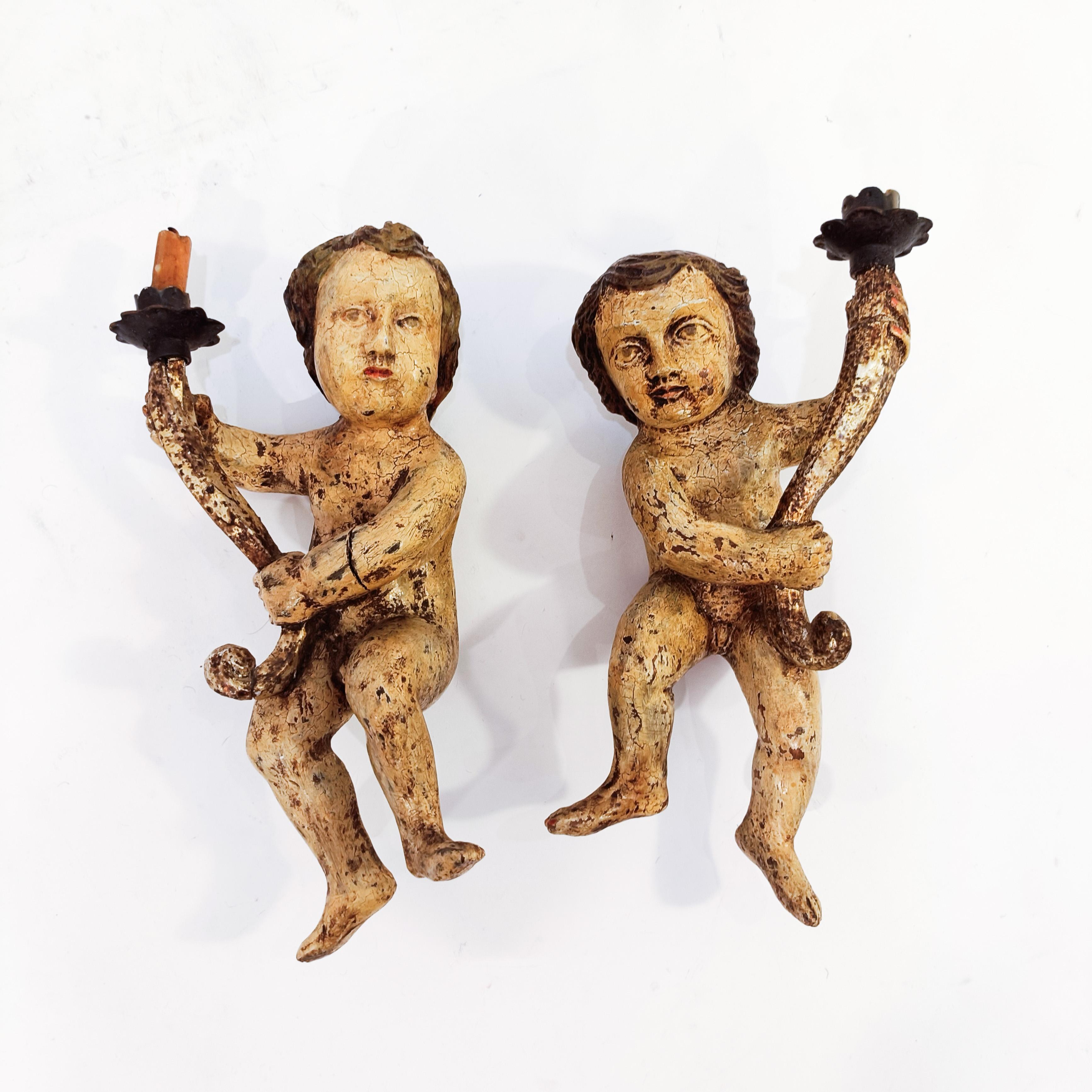 Barocco Spanish School. Putti da parete policromi con portacandele, Spagna, XVIII secolo. in vendita