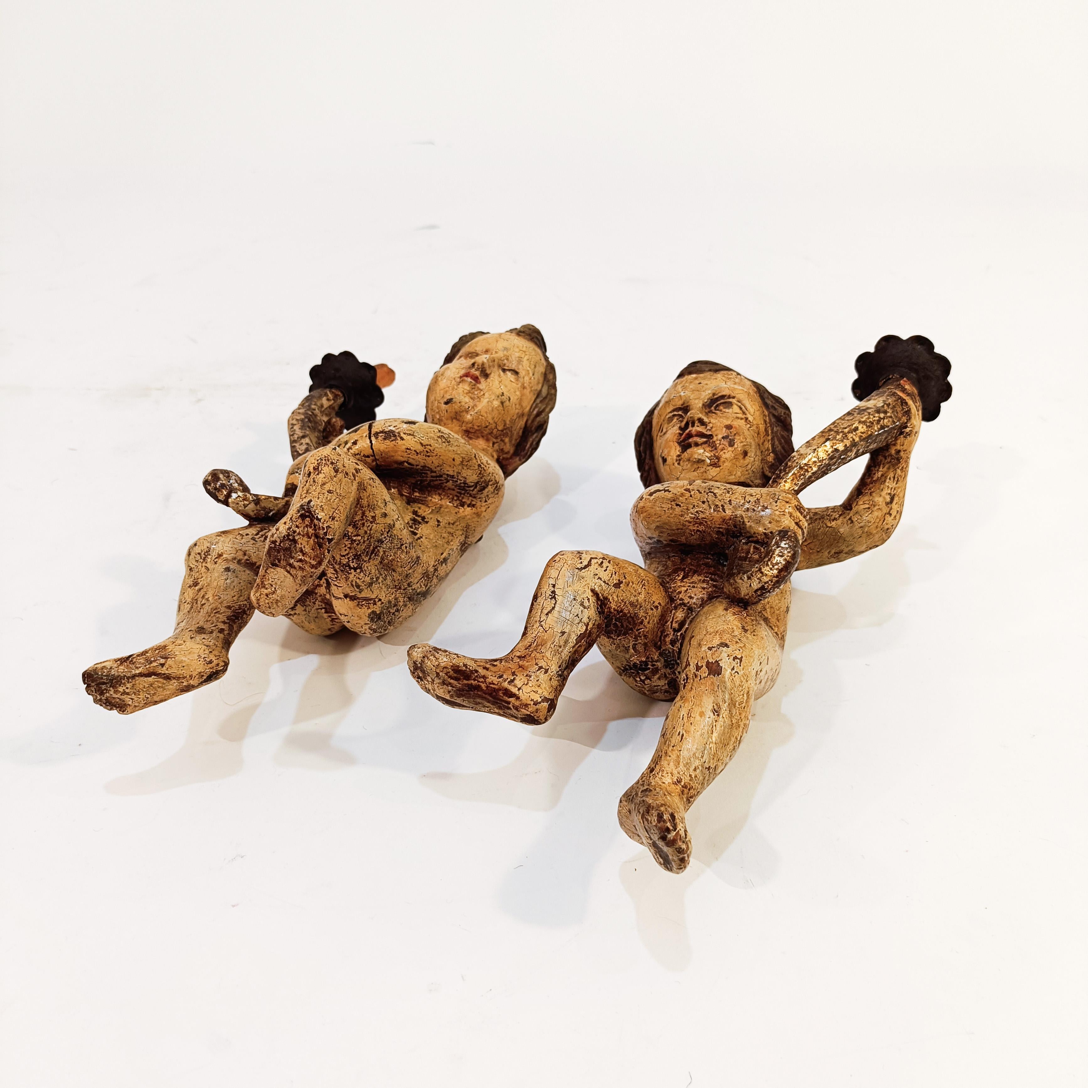 Spanish School. Putti da parete policromi con portacandele, Spagna, XVIII secolo. In condizioni buone in vendita a SANT ADRIÀ DE BESÒS, ES
