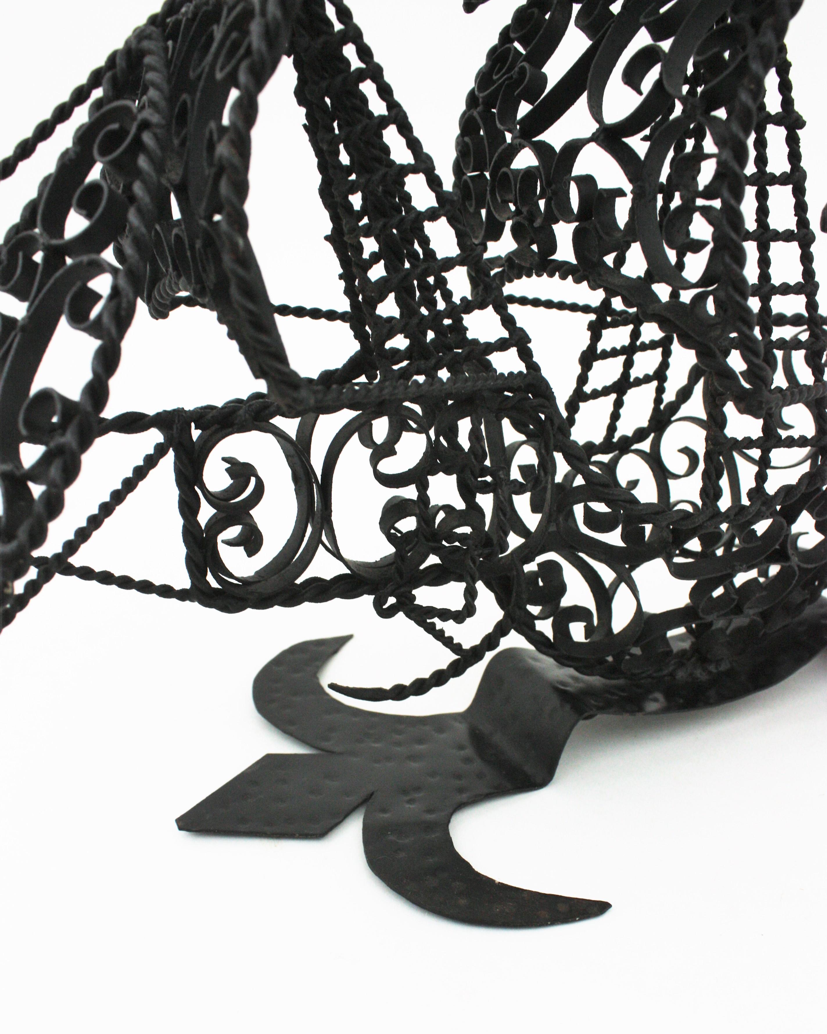 Sculpture espagnole de galet / navire à voile en fer à volutes en vente 2
