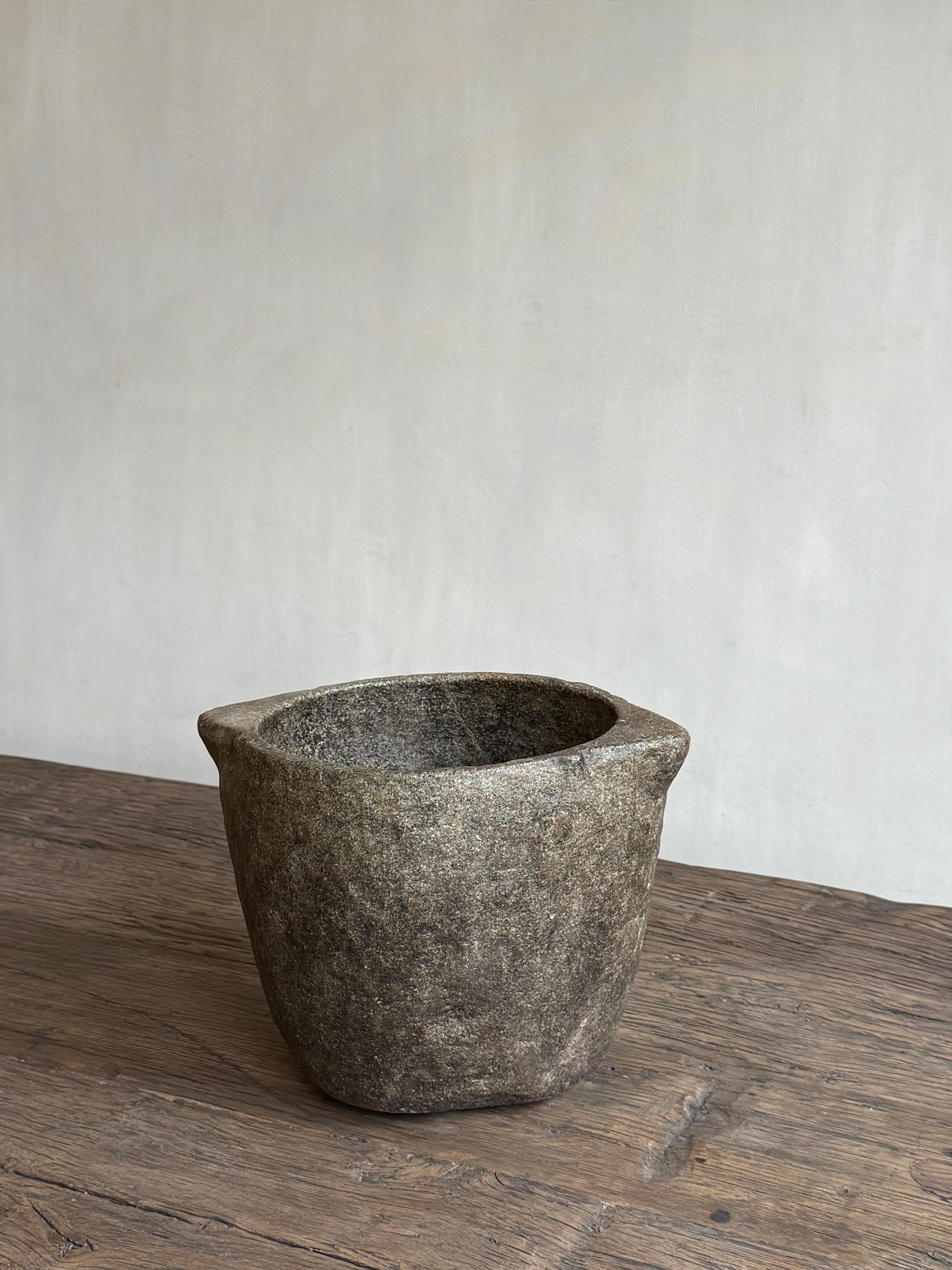 Vasi di marmo scolpiti spagnoli in vendita 2