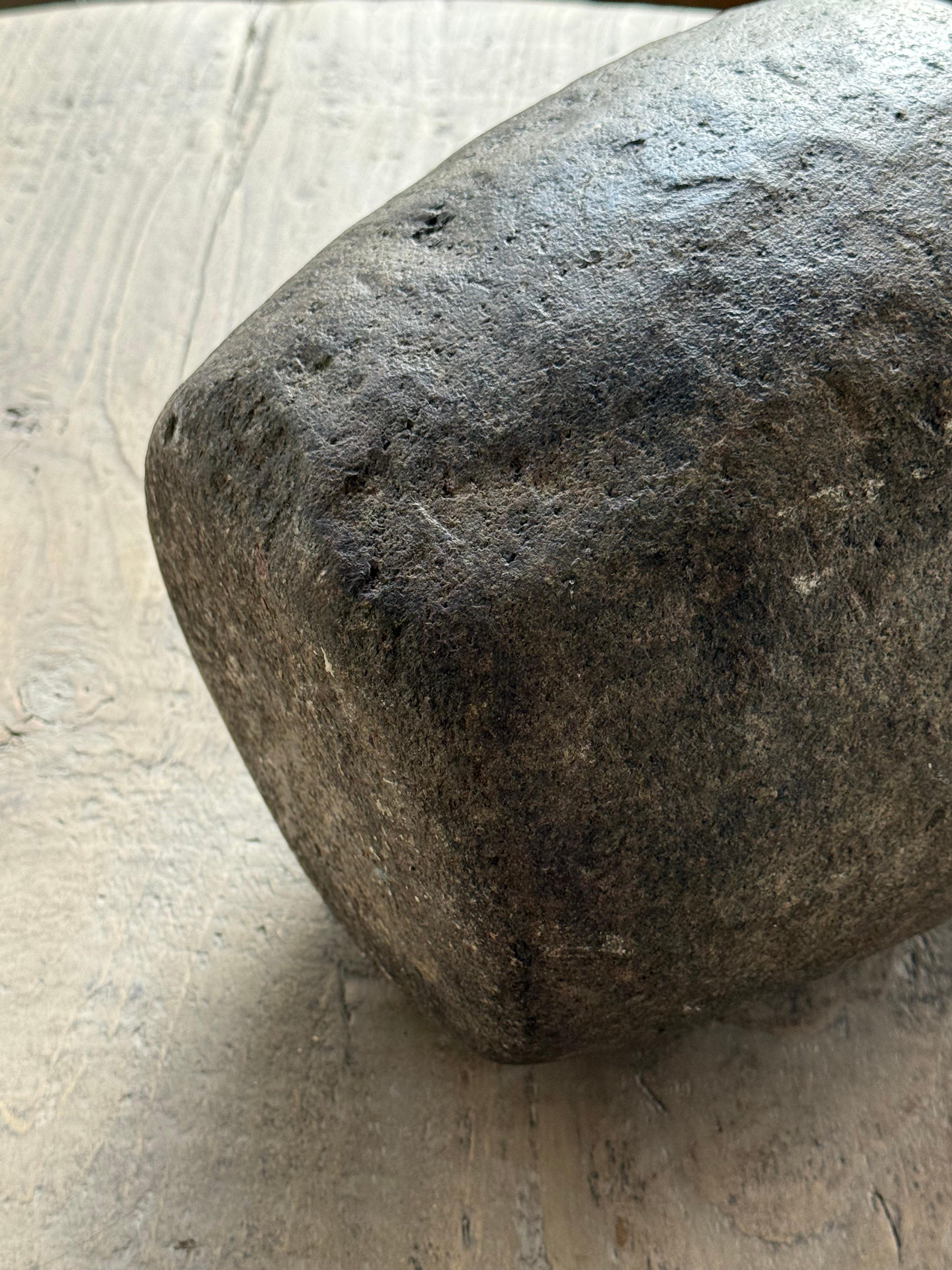 Fatto a mano Vasi di marmo scolpiti spagnoli in vendita