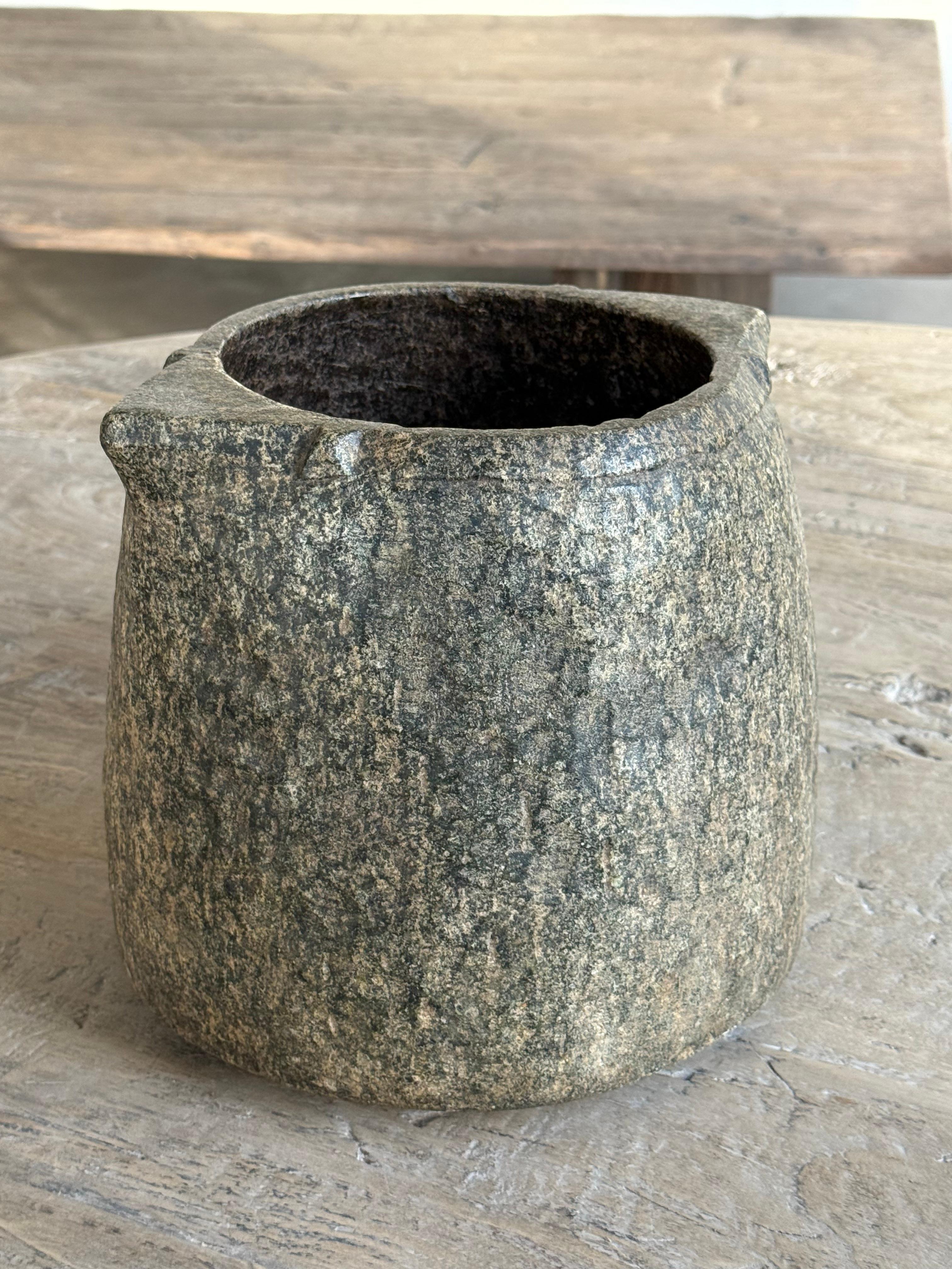 Vasi di marmo scolpiti spagnoli in vendita 1