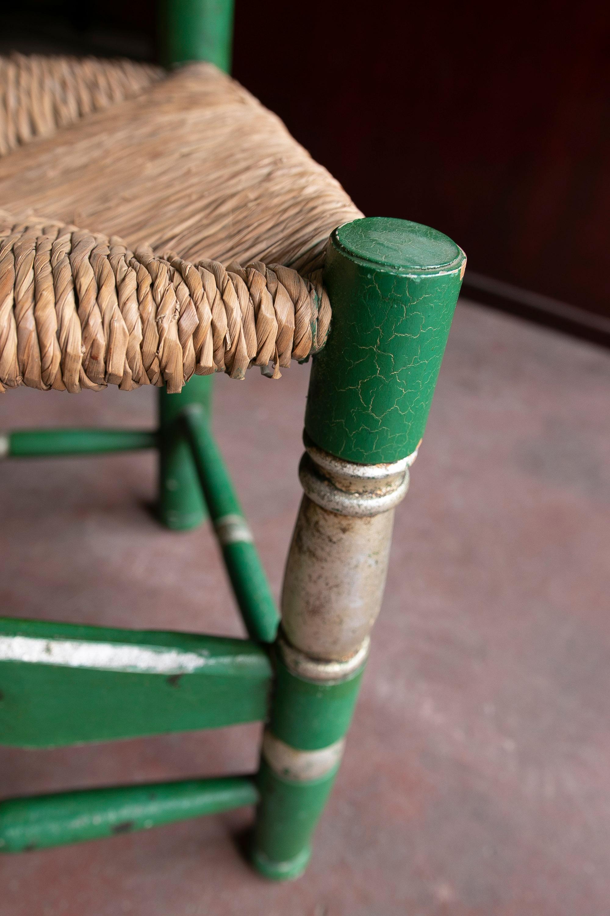 Ensemble espagnol de six chaises en bois sculpté peintes en vert en vente 9