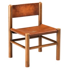 Spanischer Beistellstuhl aus braunem Leder und gebeiztem Holz 