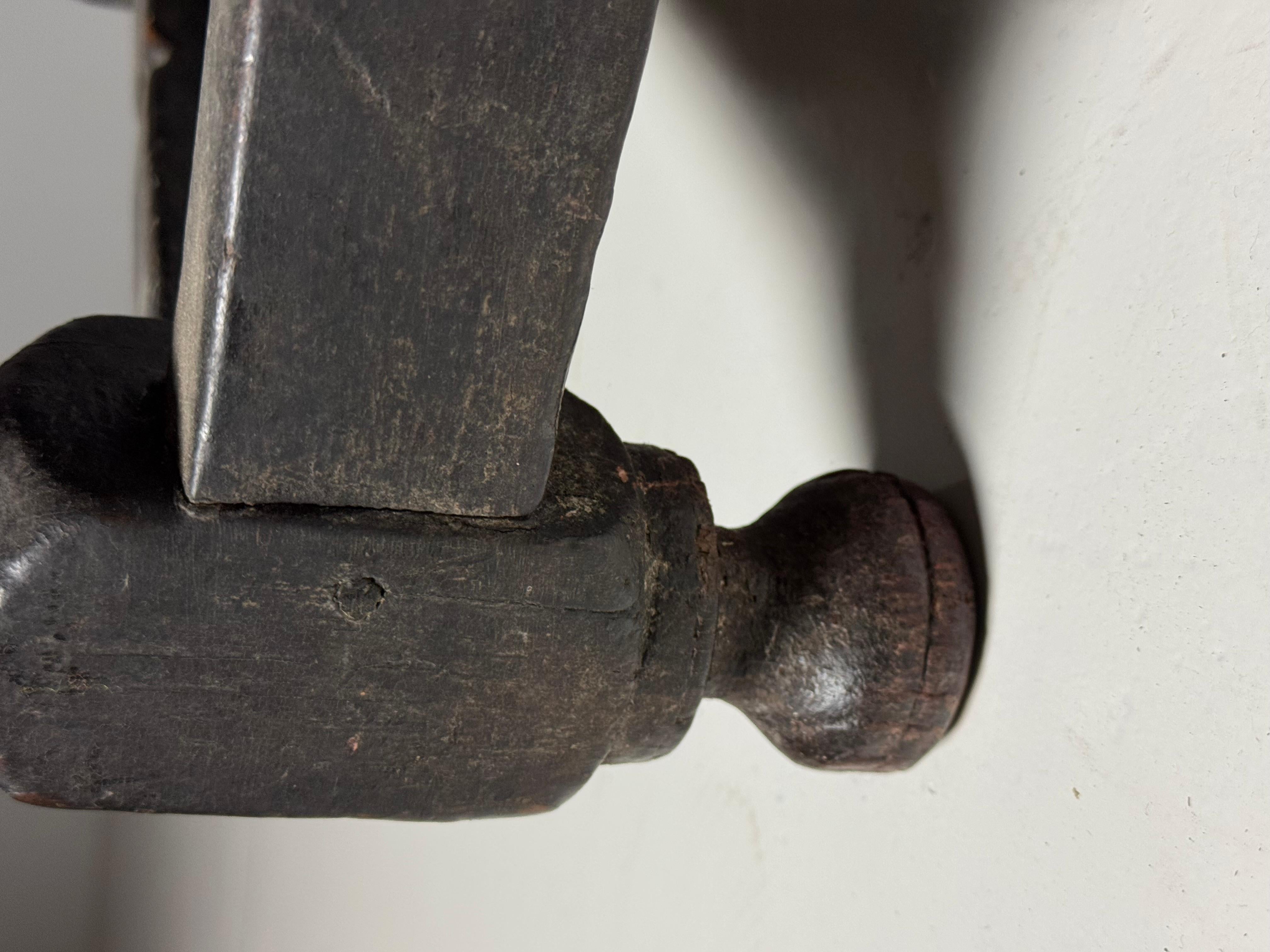 Table d'appoint espagnole 18ème siècle antique en vente 7