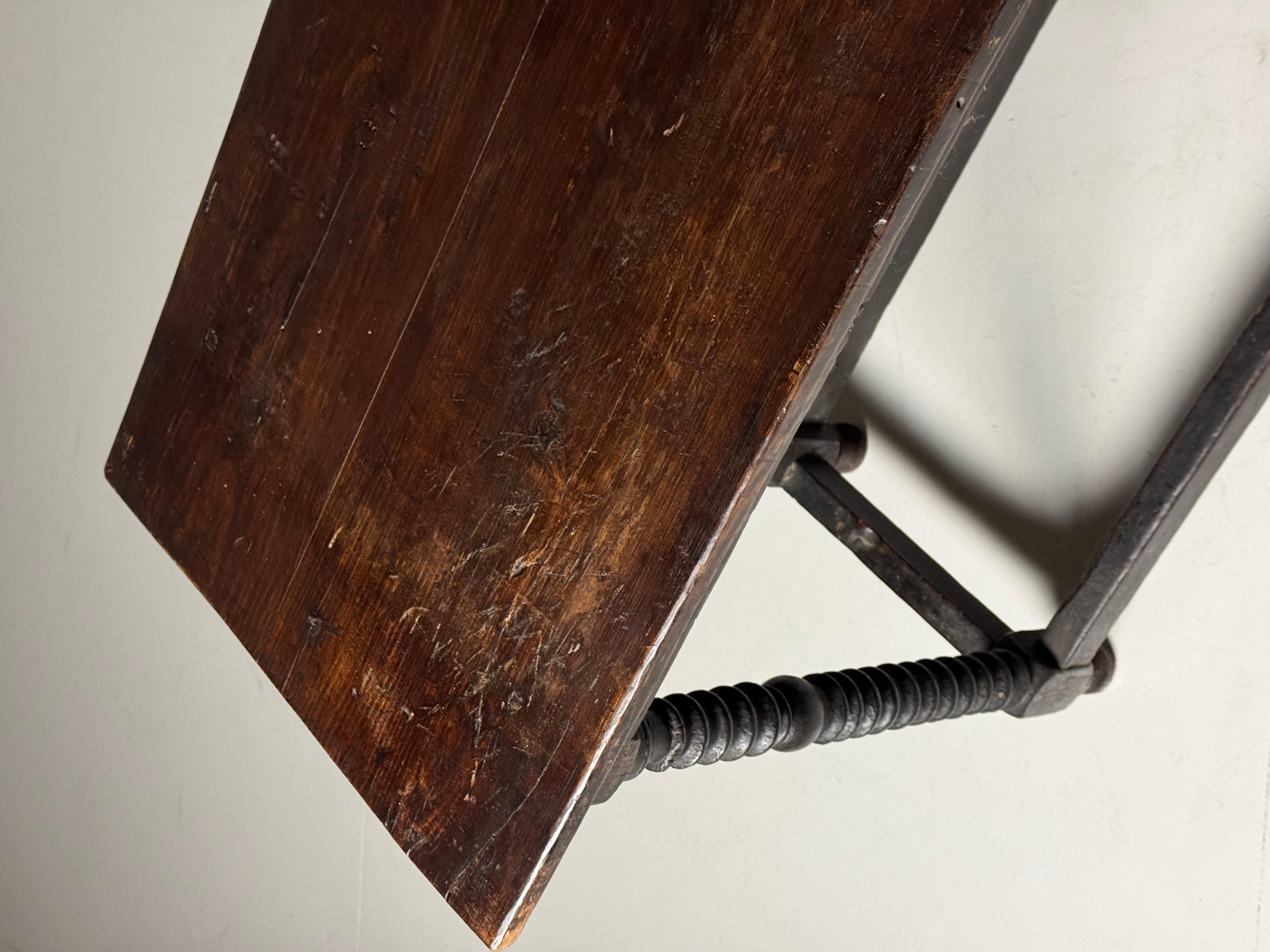 Table d'appoint espagnole 18ème siècle antique en vente 10