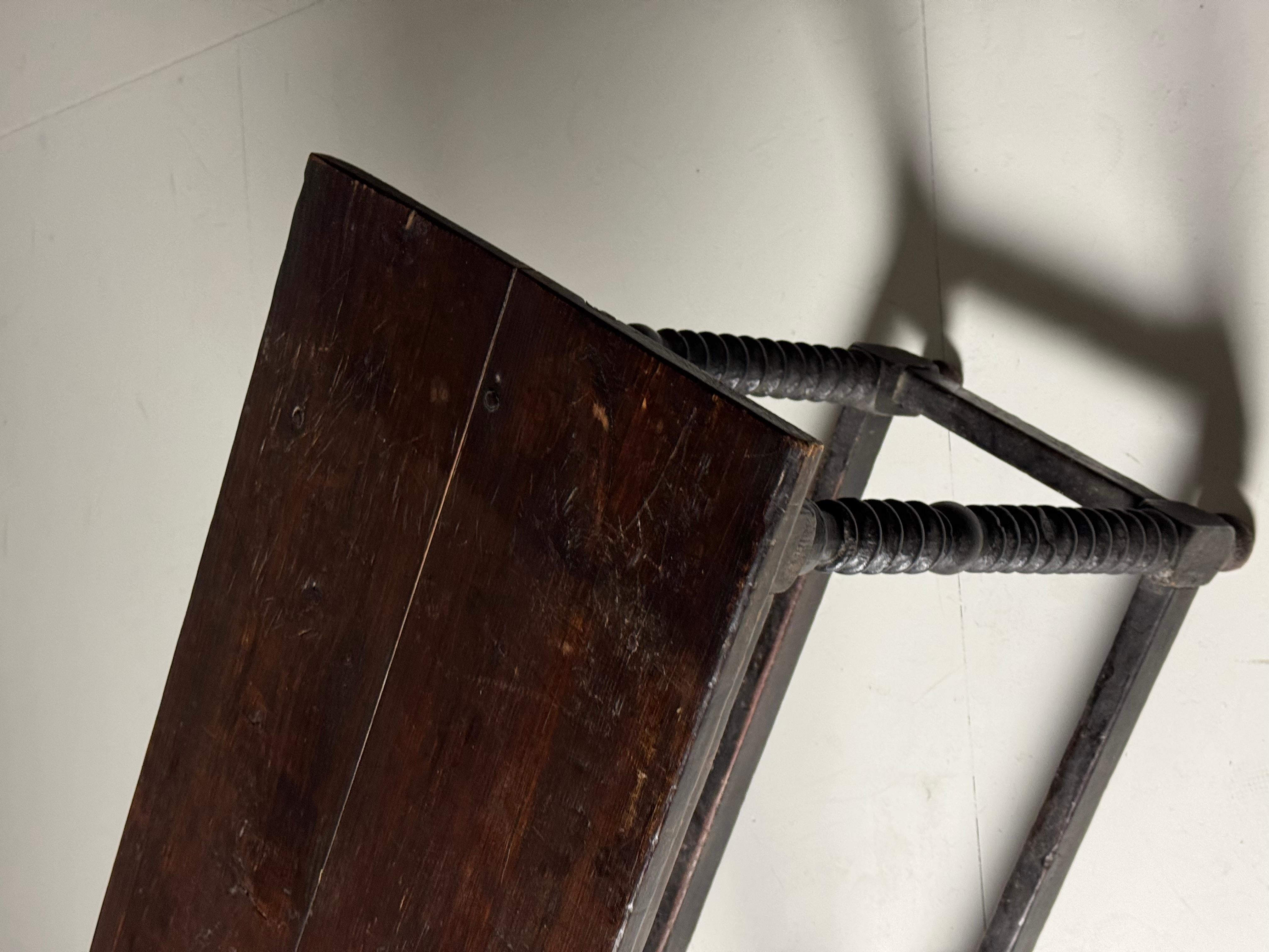 Table d'appoint espagnole 18ème siècle antique en vente 11