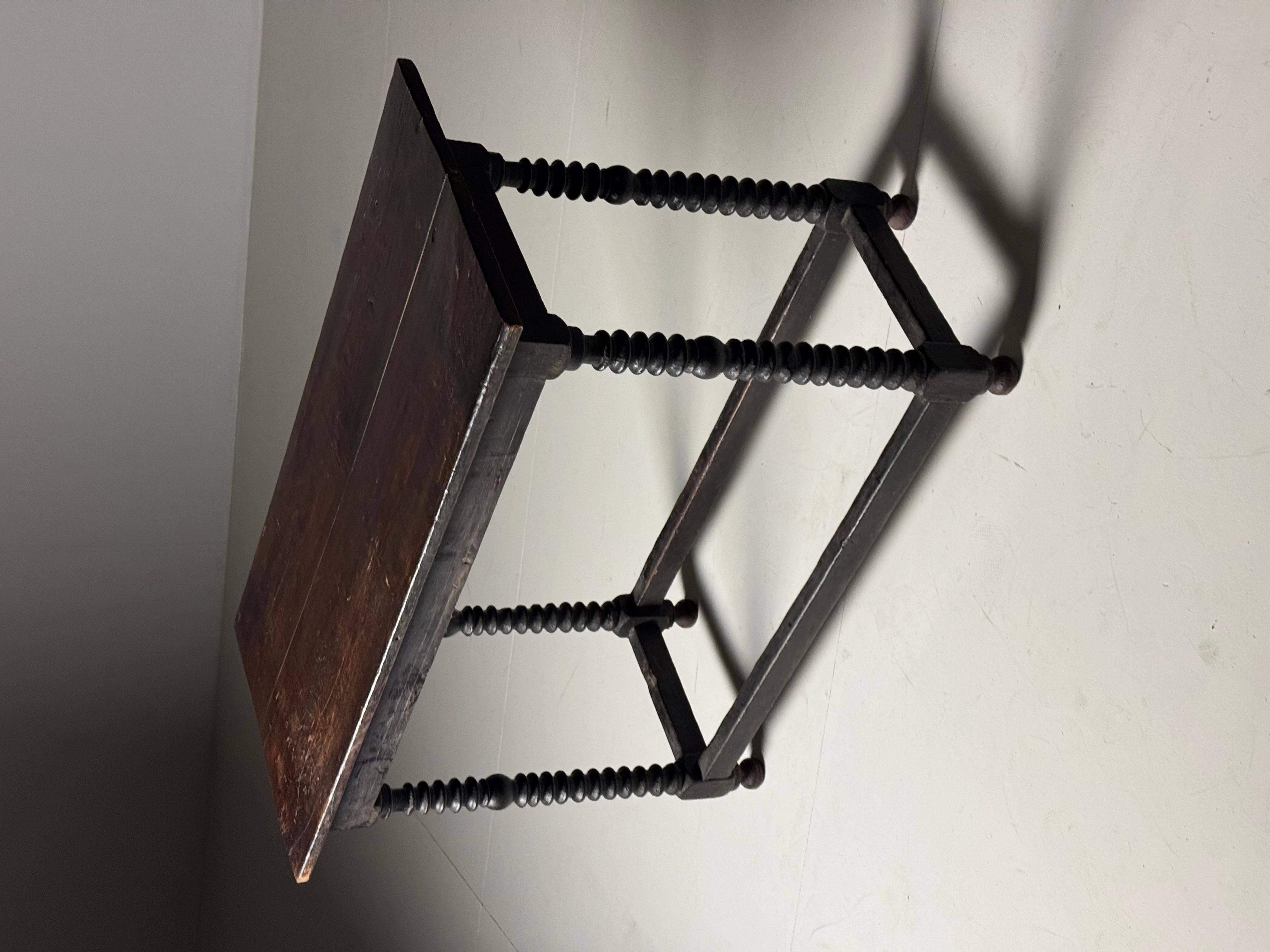Table d'appoint espagnole 18ème siècle antique en vente 12