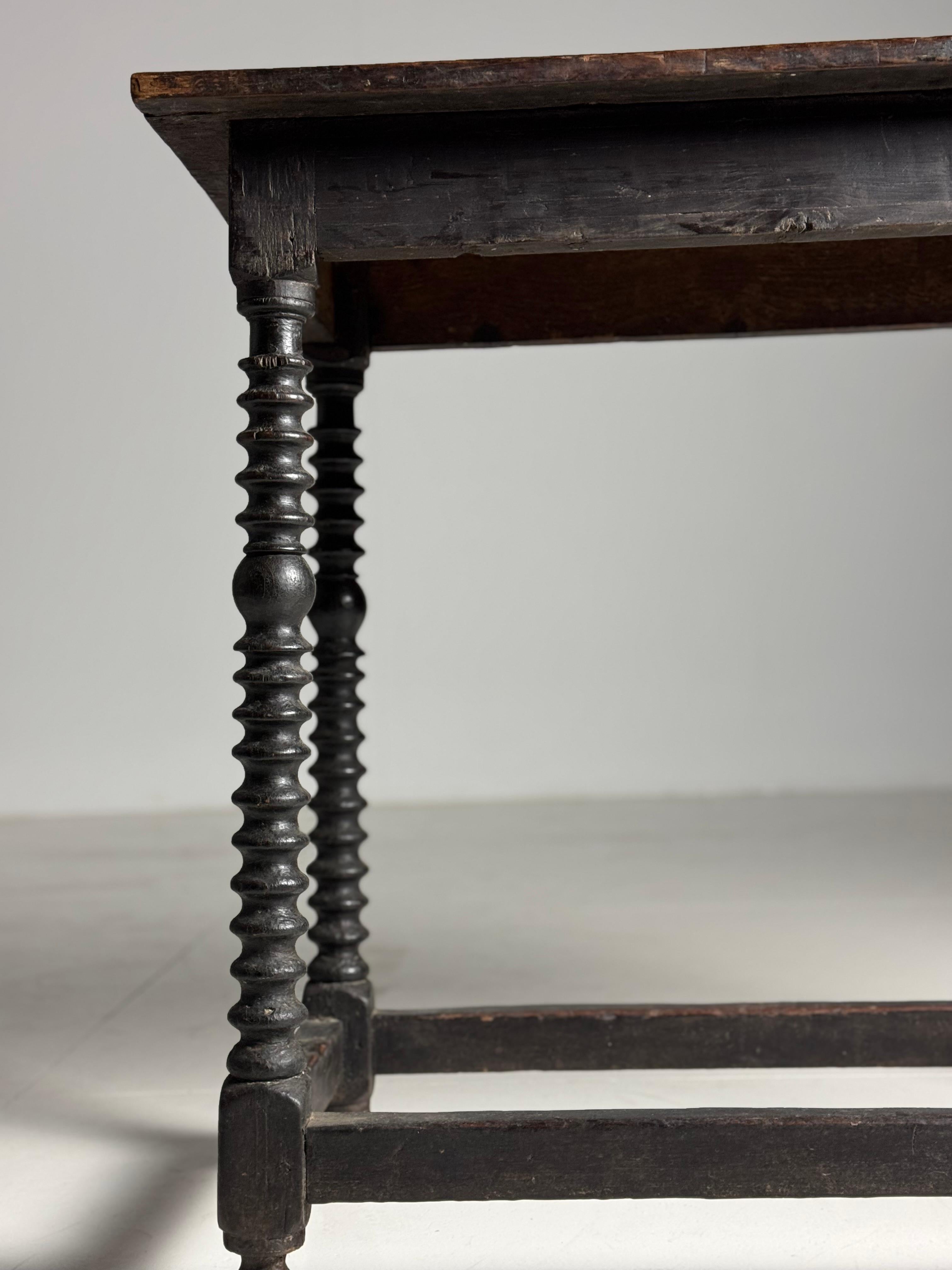 Espagnol Table d'appoint espagnole 18ème siècle antique en vente