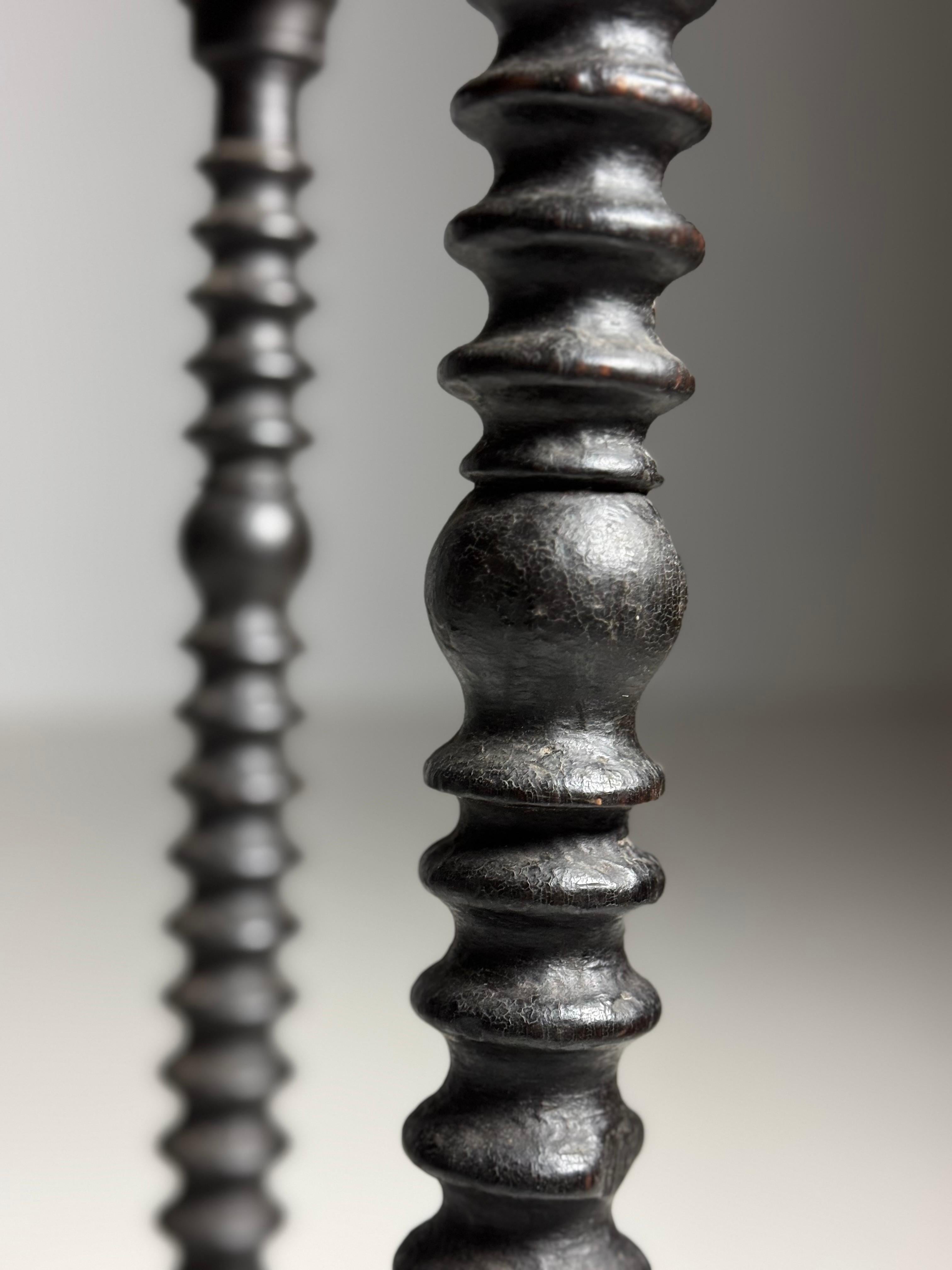 Table d'appoint espagnole 18ème siècle antique Bon état - En vente à MILL, NL