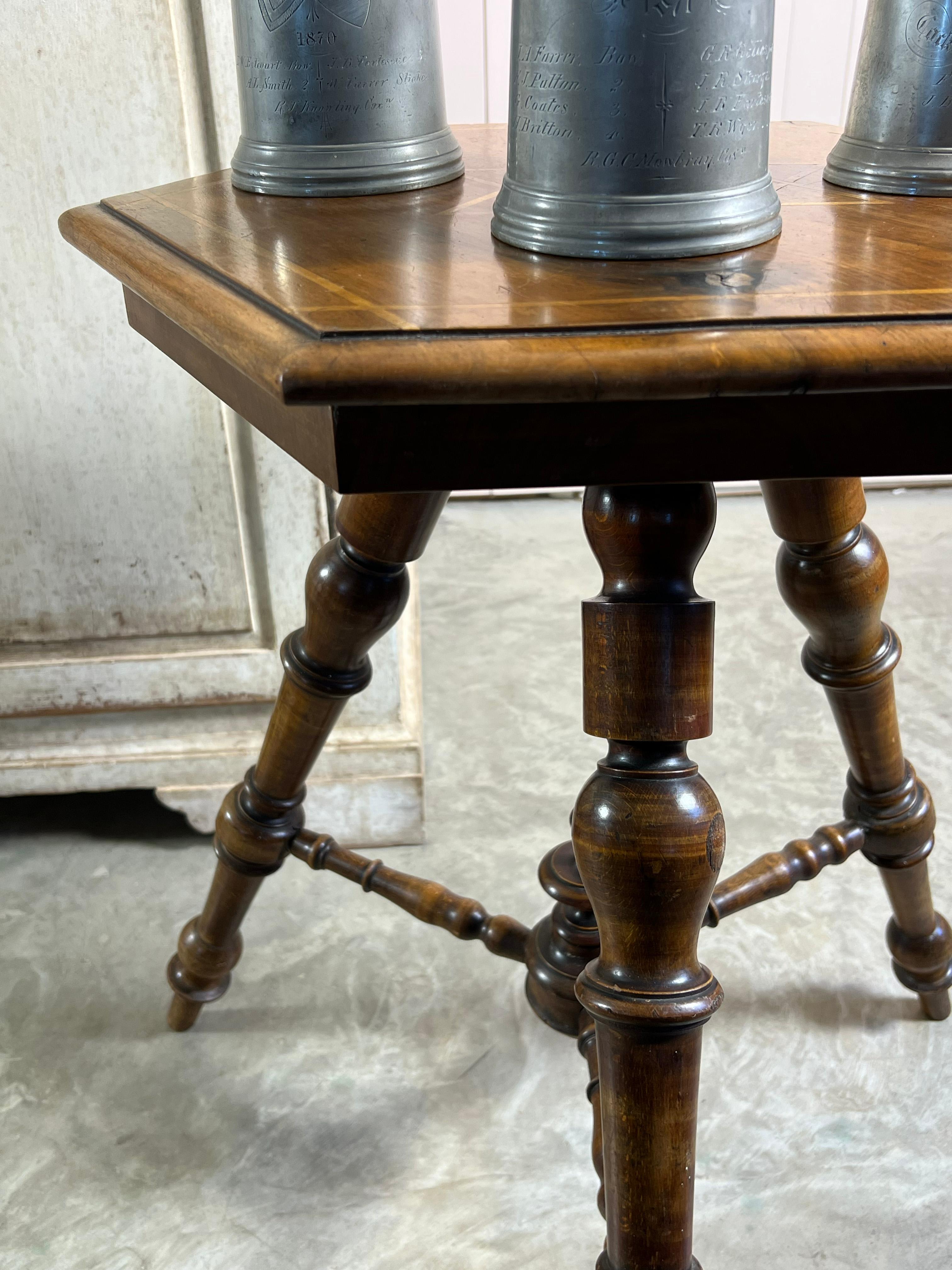 Arts and Crafts Table d'appoint espagnole en vente