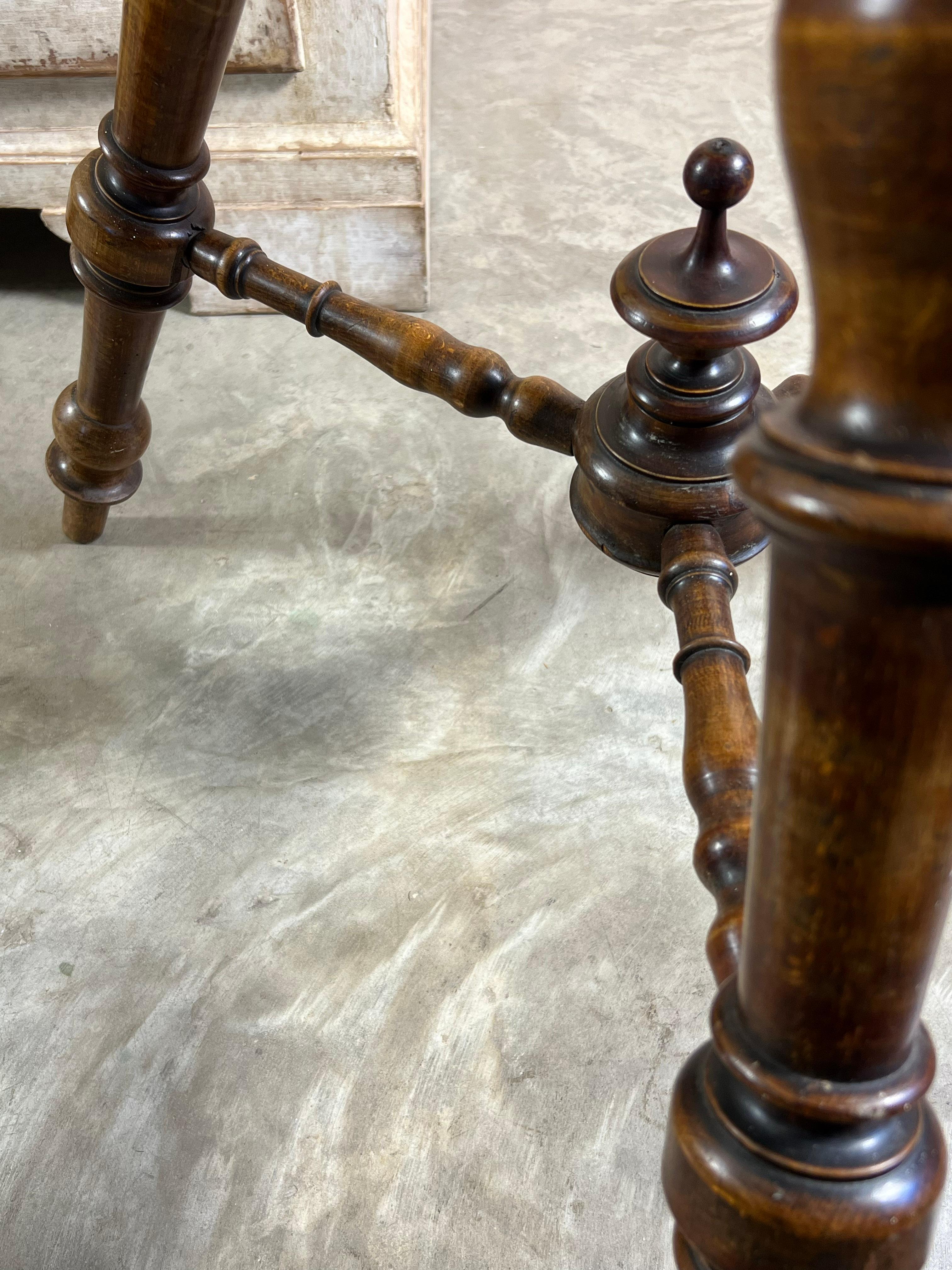 XIXe siècle Table d'appoint espagnole en vente