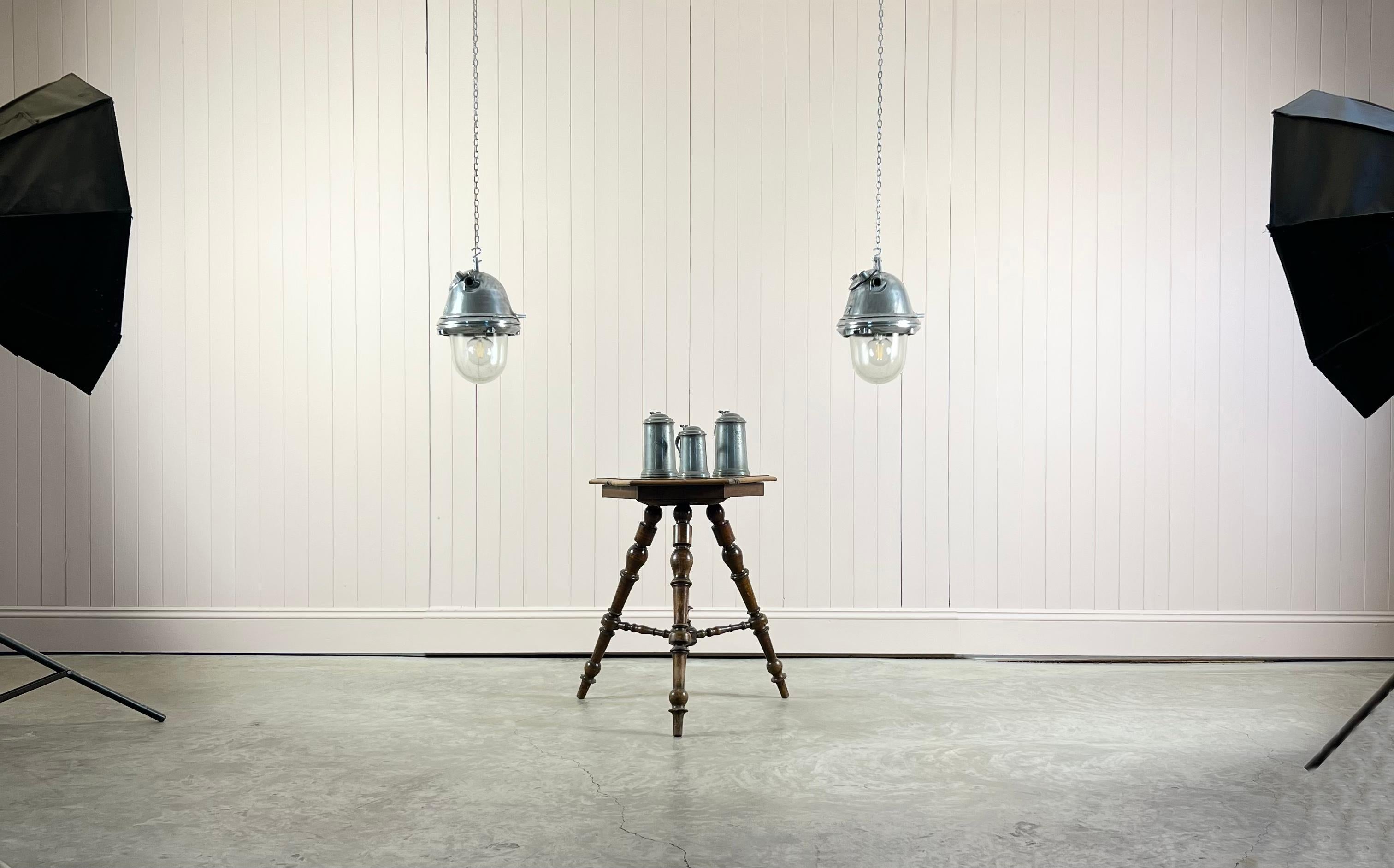 Fruitiers Table d'appoint espagnole en vente
