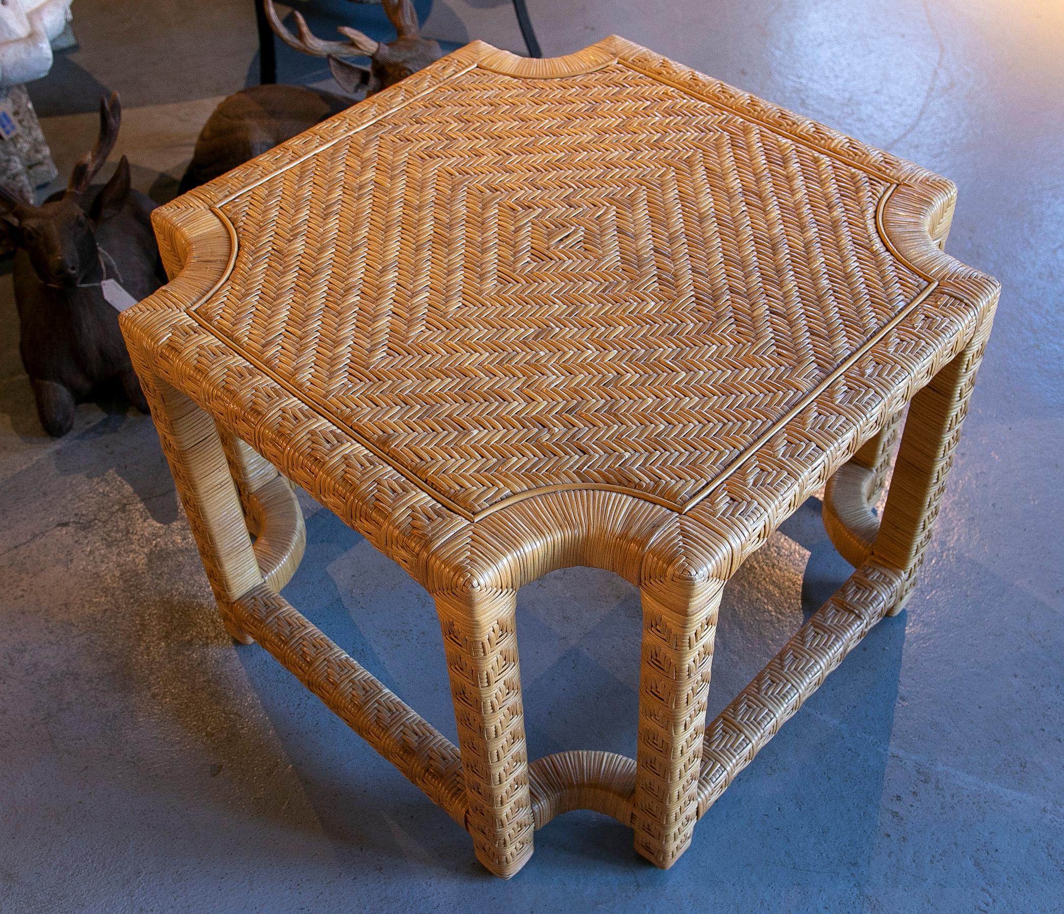 Spanish Side Table with Wooden Frame Covered with Hand-Sewn Wicker In Good Condition For Sale In Marbella, ES