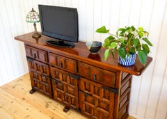 Credenza spagnola Navarro Argudo Barocco Toscano Mid Century Noce Ferro