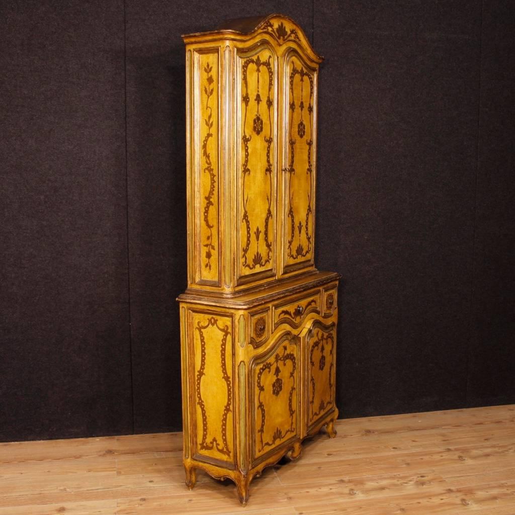 Spanish Sideboard in Lacquered and Giltwood from 20th Century 2