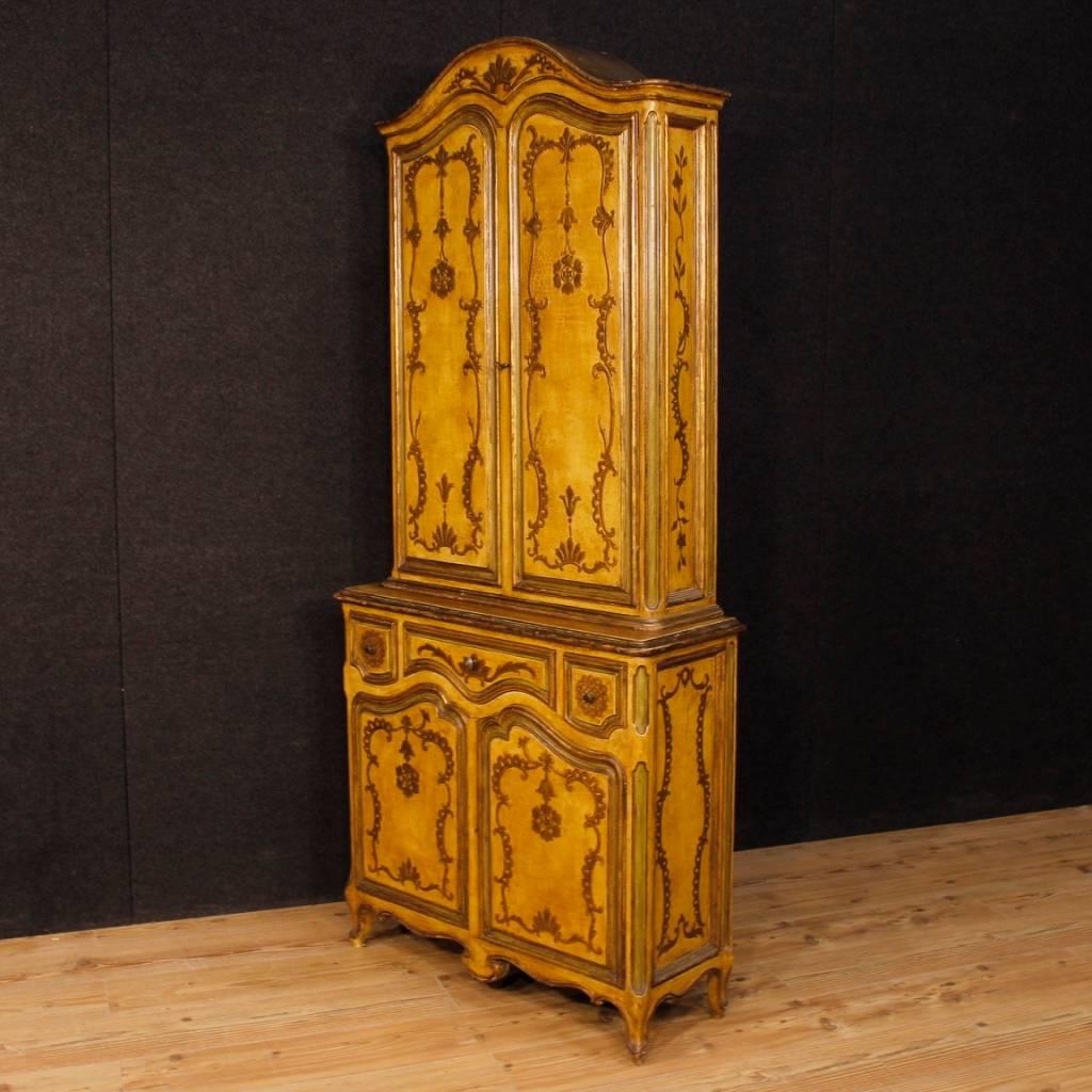 Spanish Sideboard in Lacquered and Giltwood from 20th Century 4