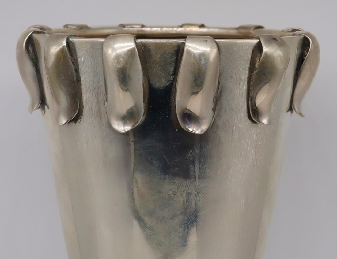 Art Déco Vaso spagnolo in argento e lapislazzuli di Bagues in vendita