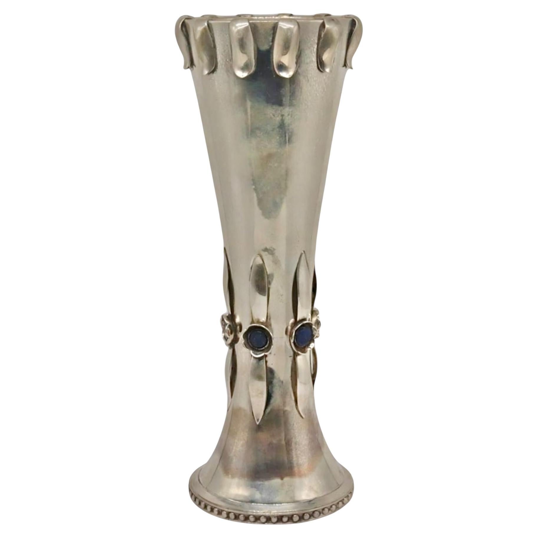Vaso spagnolo in argento e lapislazzuli di Bagues