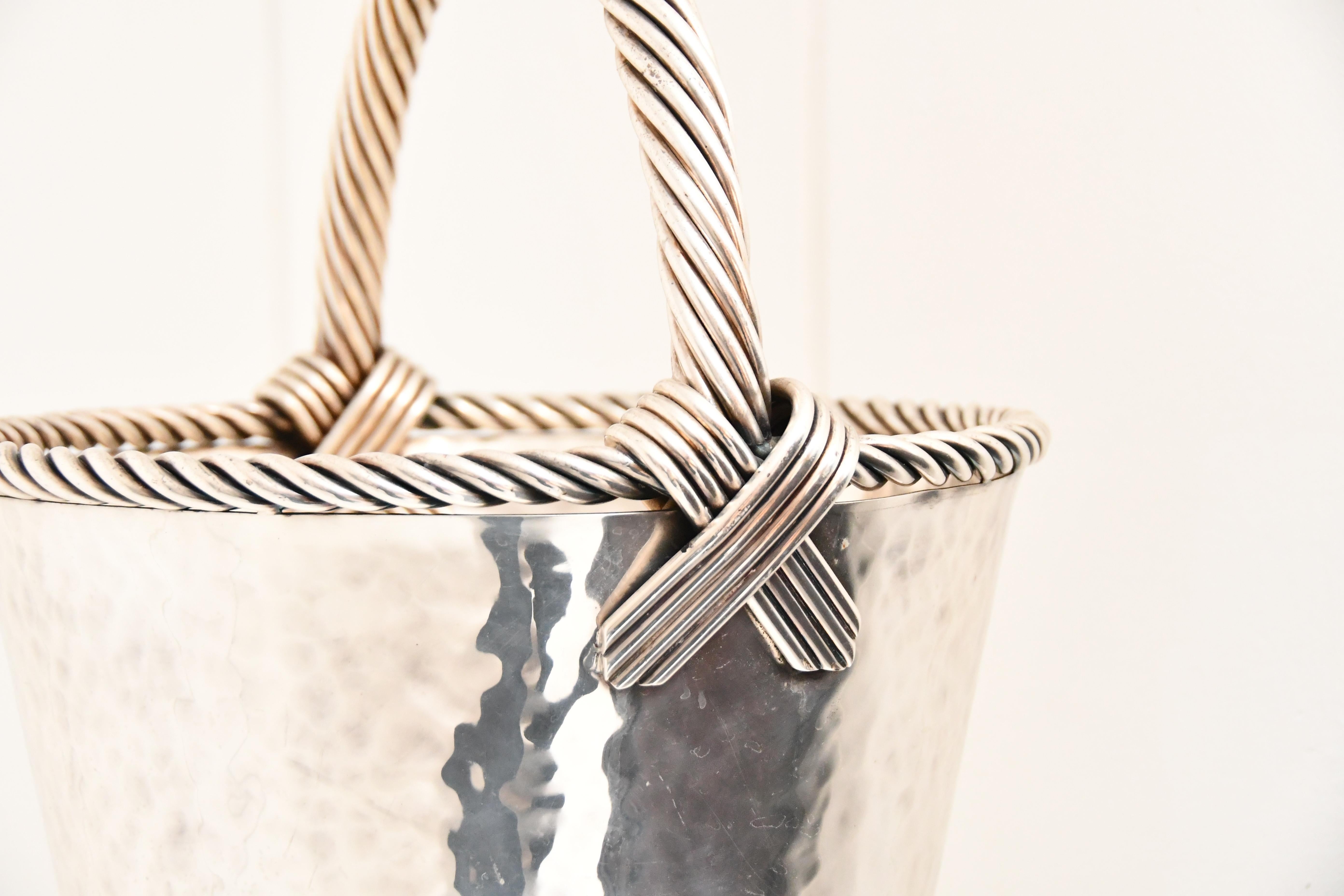 Spanischer versilberter Metallkorb - Spanien 1979 (Moderne der Mitte des Jahrhunderts) im Angebot