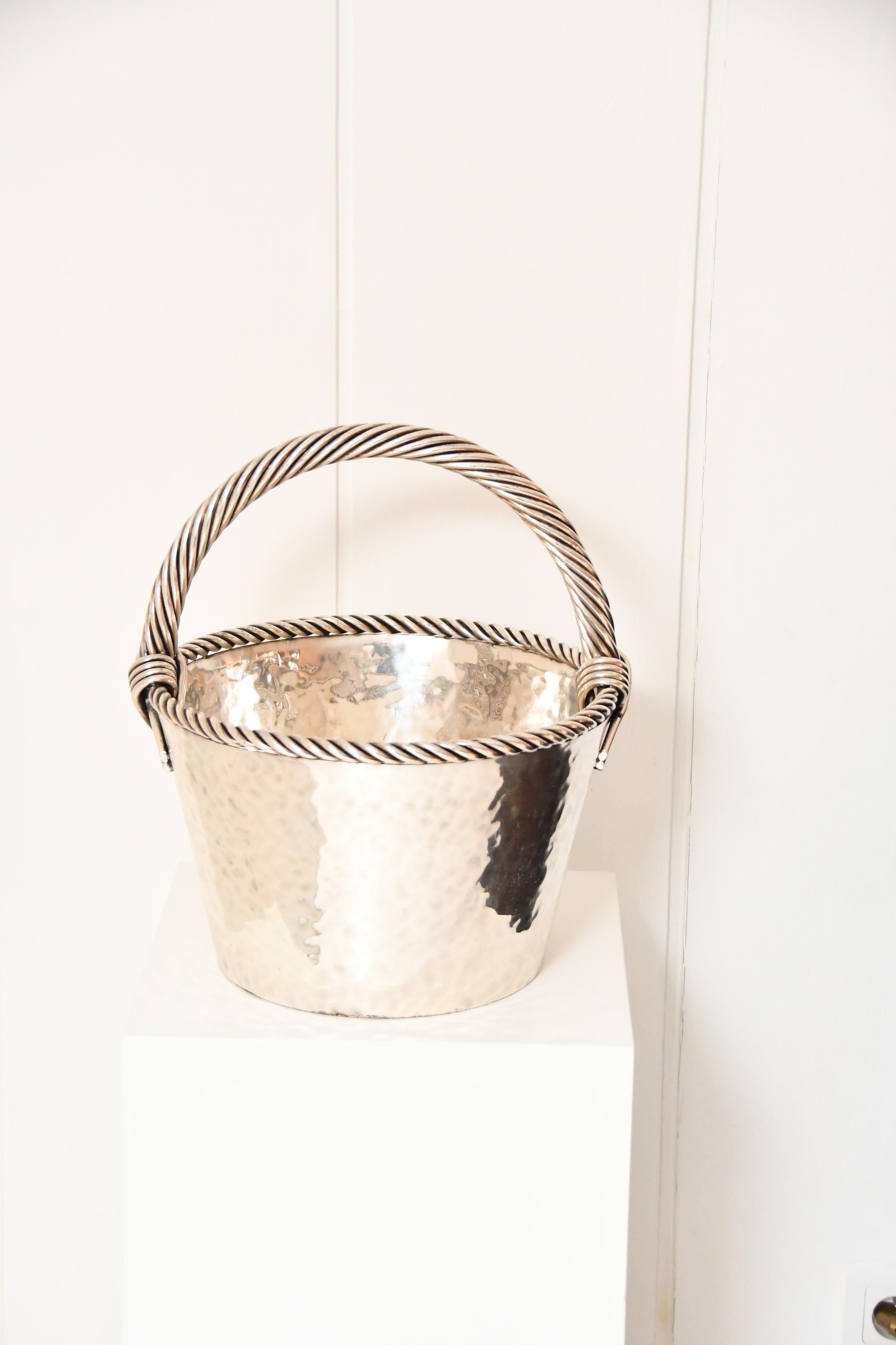 Spanischer versilberter Metallkorb - Spanien 1979 im Zustand „Gut“ im Angebot in Saint-Ouen, FR