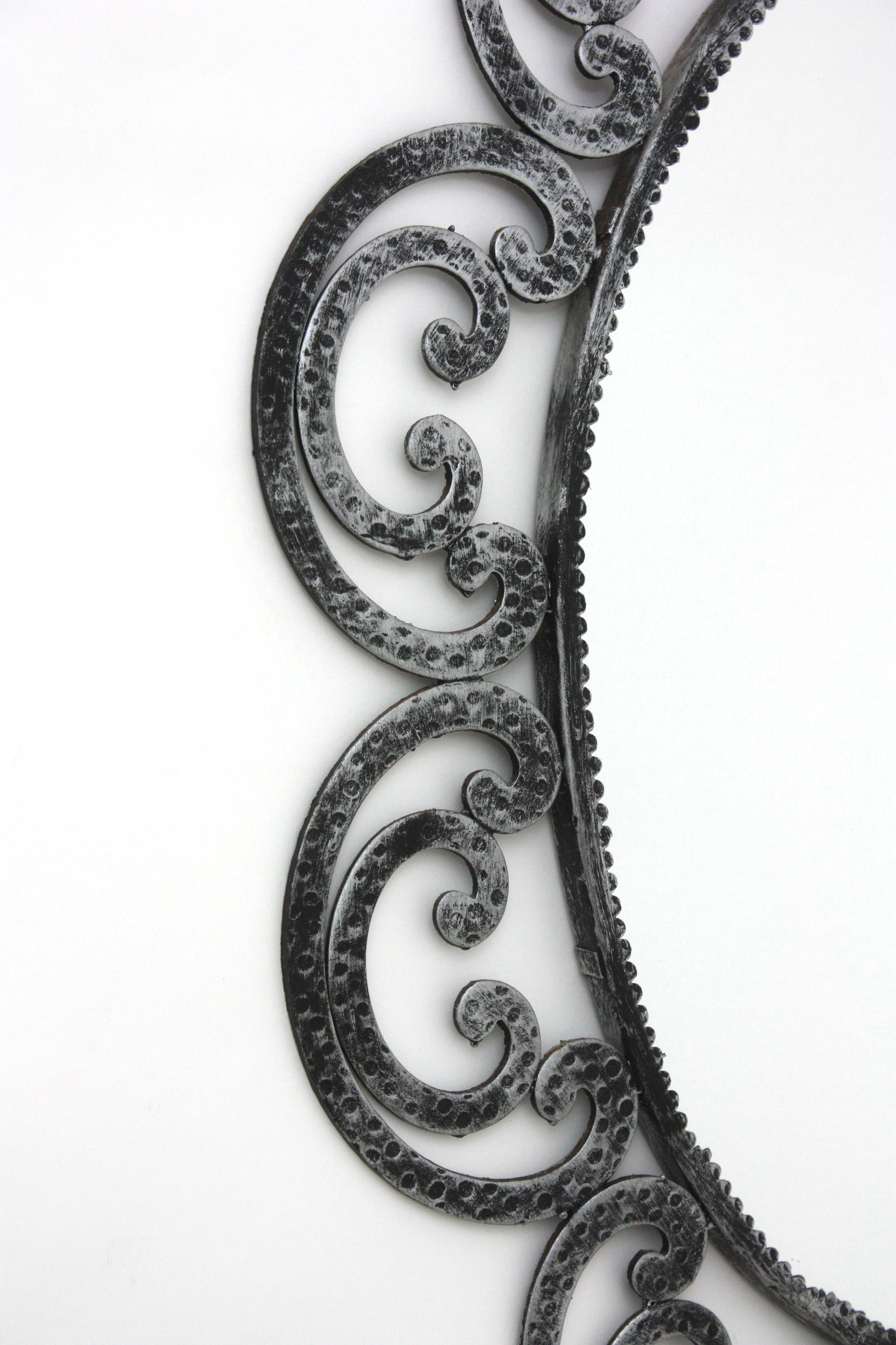 Spanish Silvered Flower Sunburst Oval Mirror in Wrought Iron, 1950s In Good Condition For Sale In Barcelona, ES