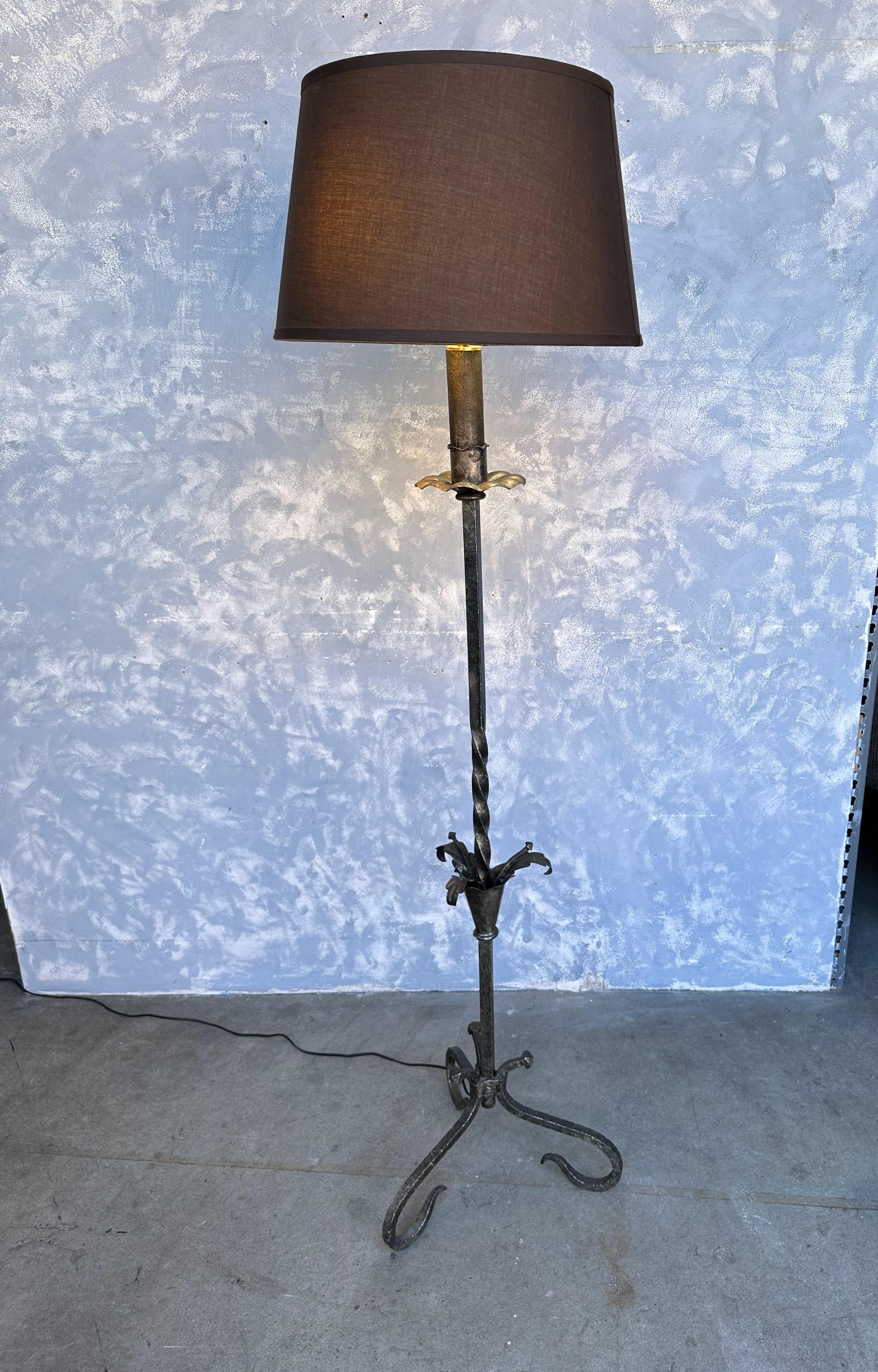 Spanish Silvered Iron Floor Lamp on a Tripod Base For Sale 7