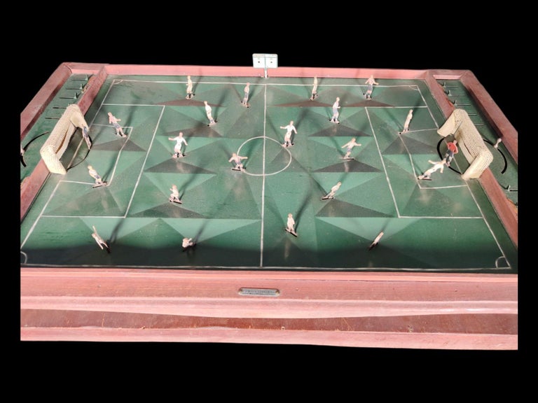 Spanish Soccer from the 1950s 20th Century In Good Condition For Sale In Madrid, ES