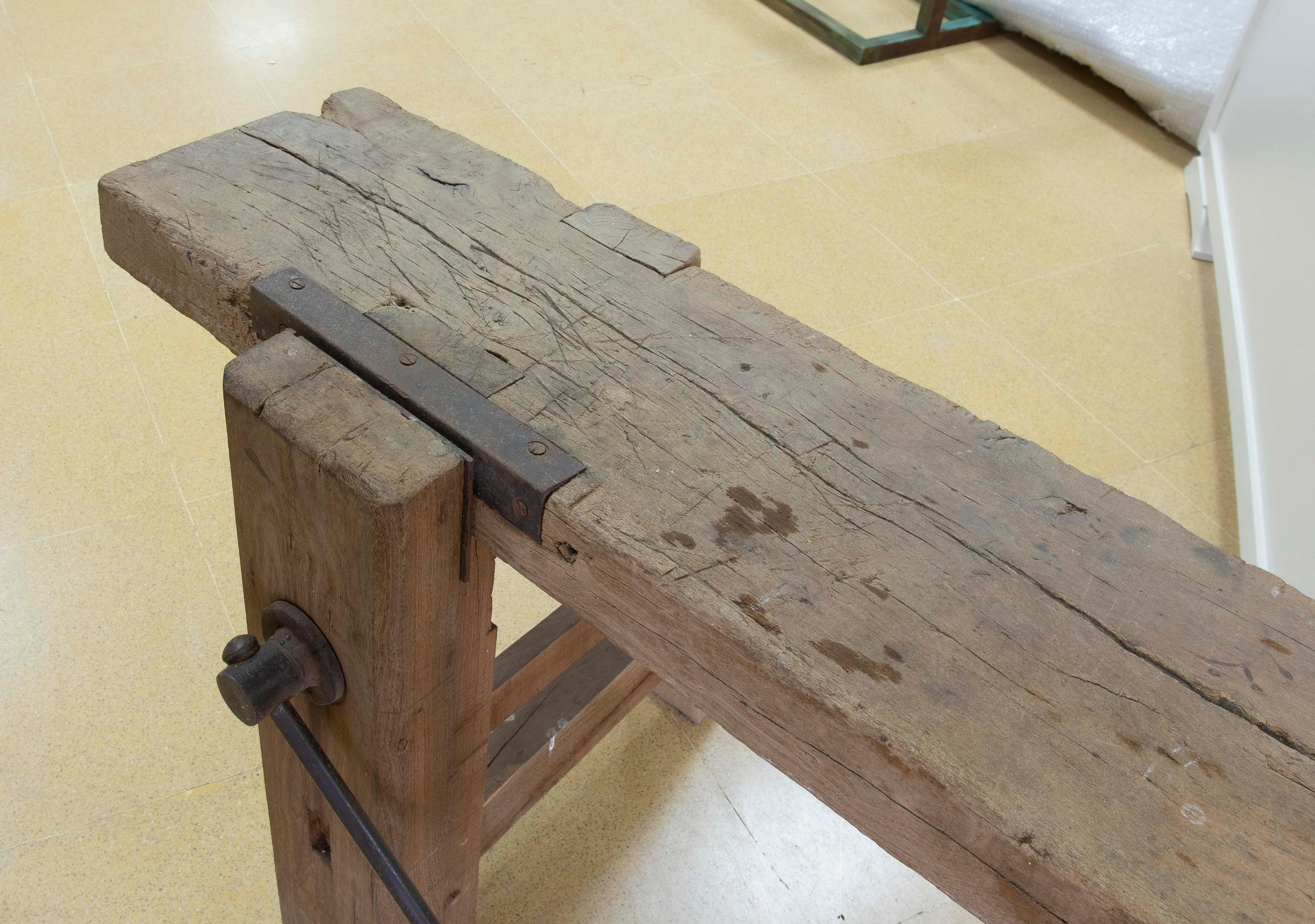 Banco de trabajo de carpintero de madera maciza española en Bueno estado para la venta en Marbella, ES