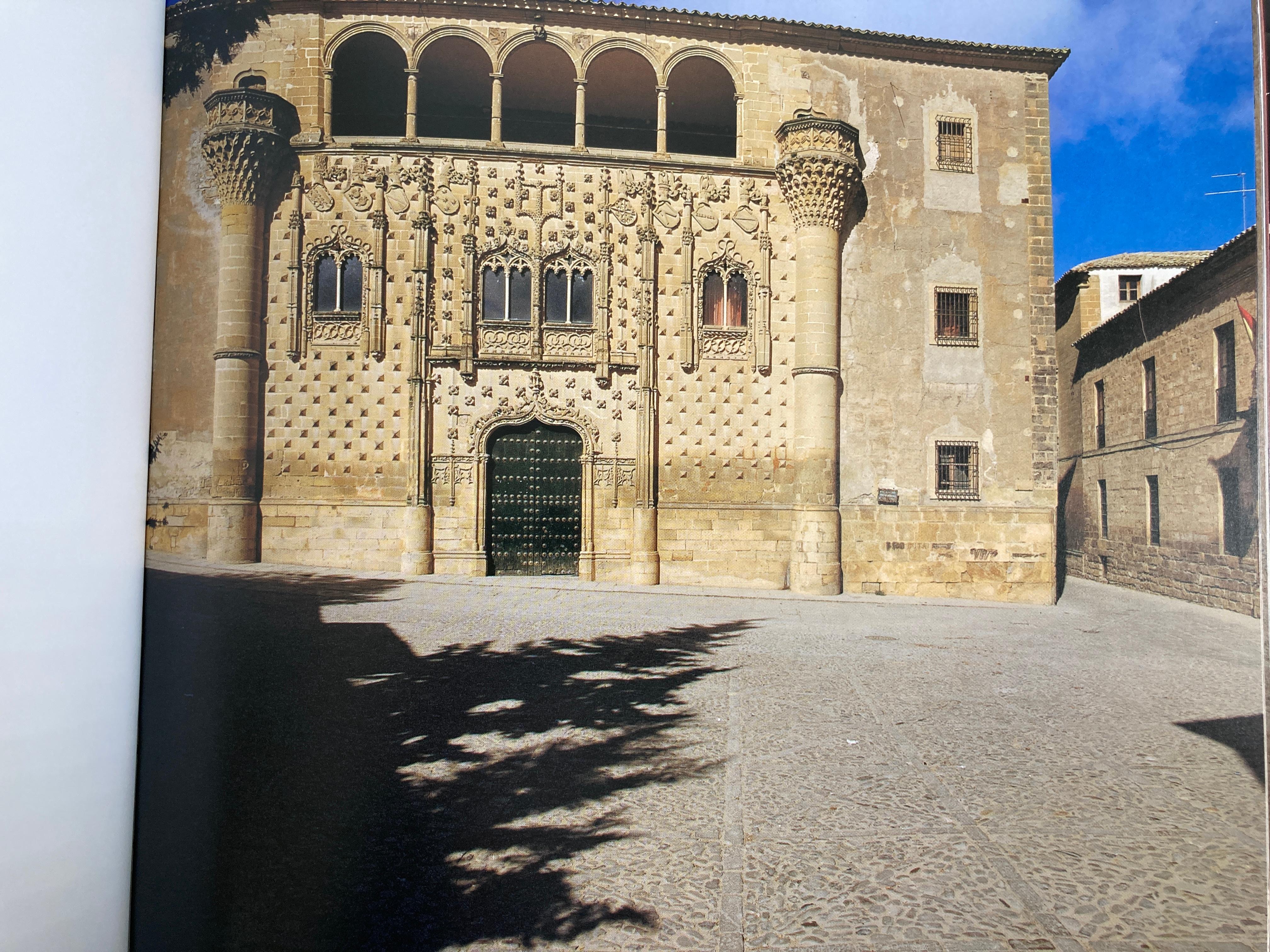 Livre à couverture rigide Rizzoli « Spanish Splendor Great Palaces Castles and Country Homes » (Les grands palais, les châteaux et les maisons de campagne) en vente 4