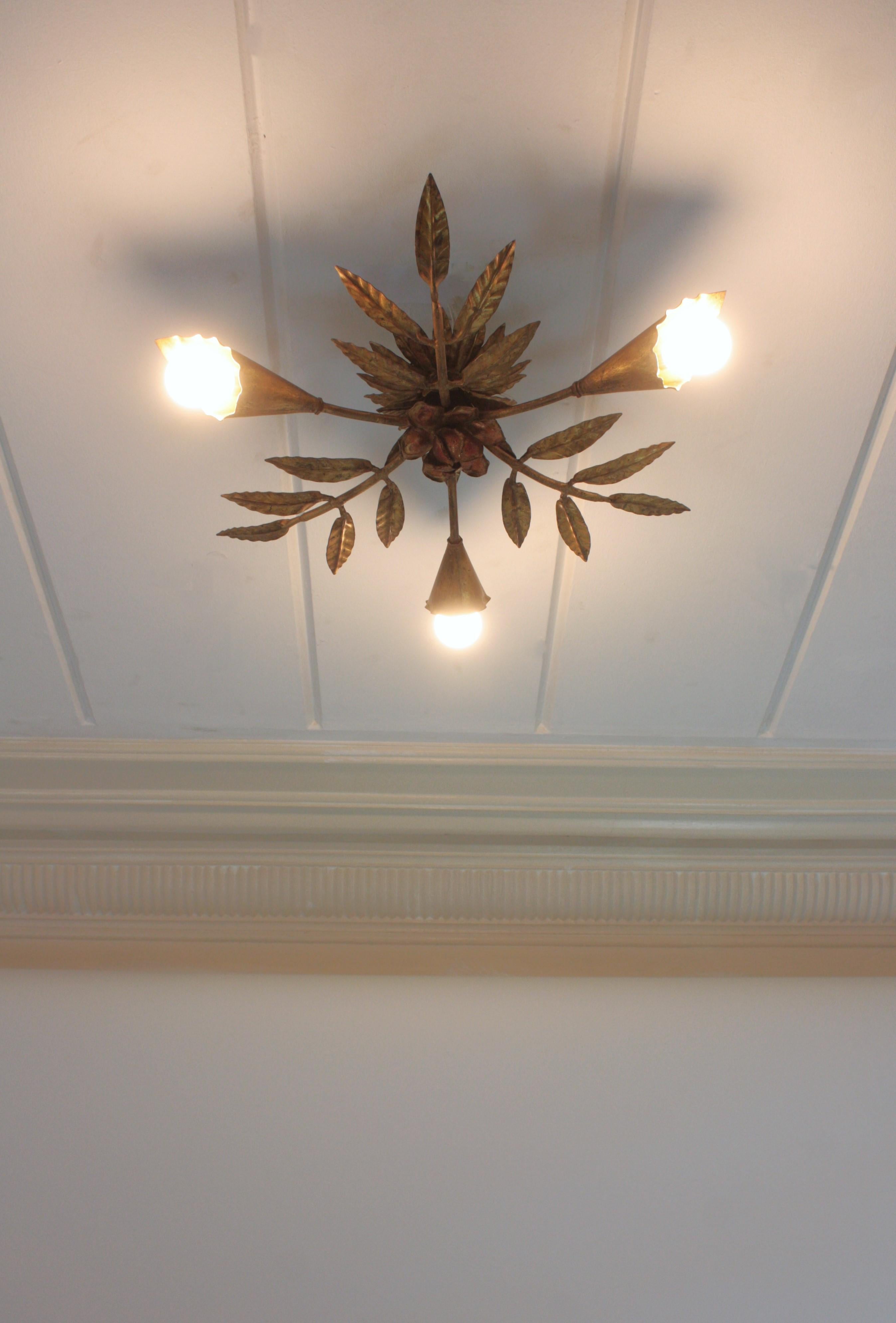 Spanish Starburst Sunburst Foliage Flush Mount Light Fixture in Gilt Iron (en fer doré) en vente 4