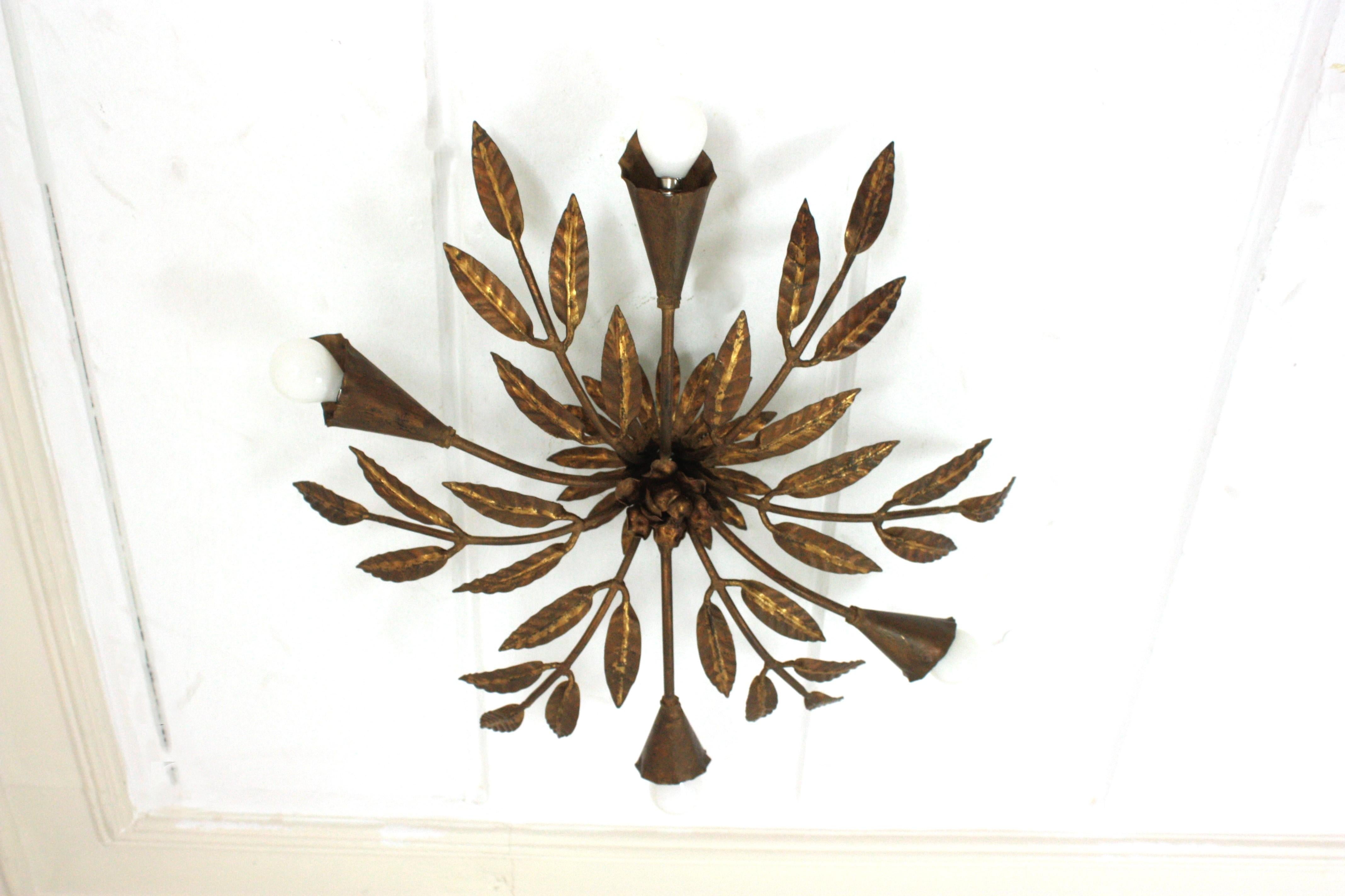 Outstanding spanish foliage sunburst flush mount ceiling light in gilt iron, Ferro Art, 1950s
To be used as ceiling light fixture or as chandelier / pendant light adding a chain to the desired height.
This four-light ceiling lamp features an