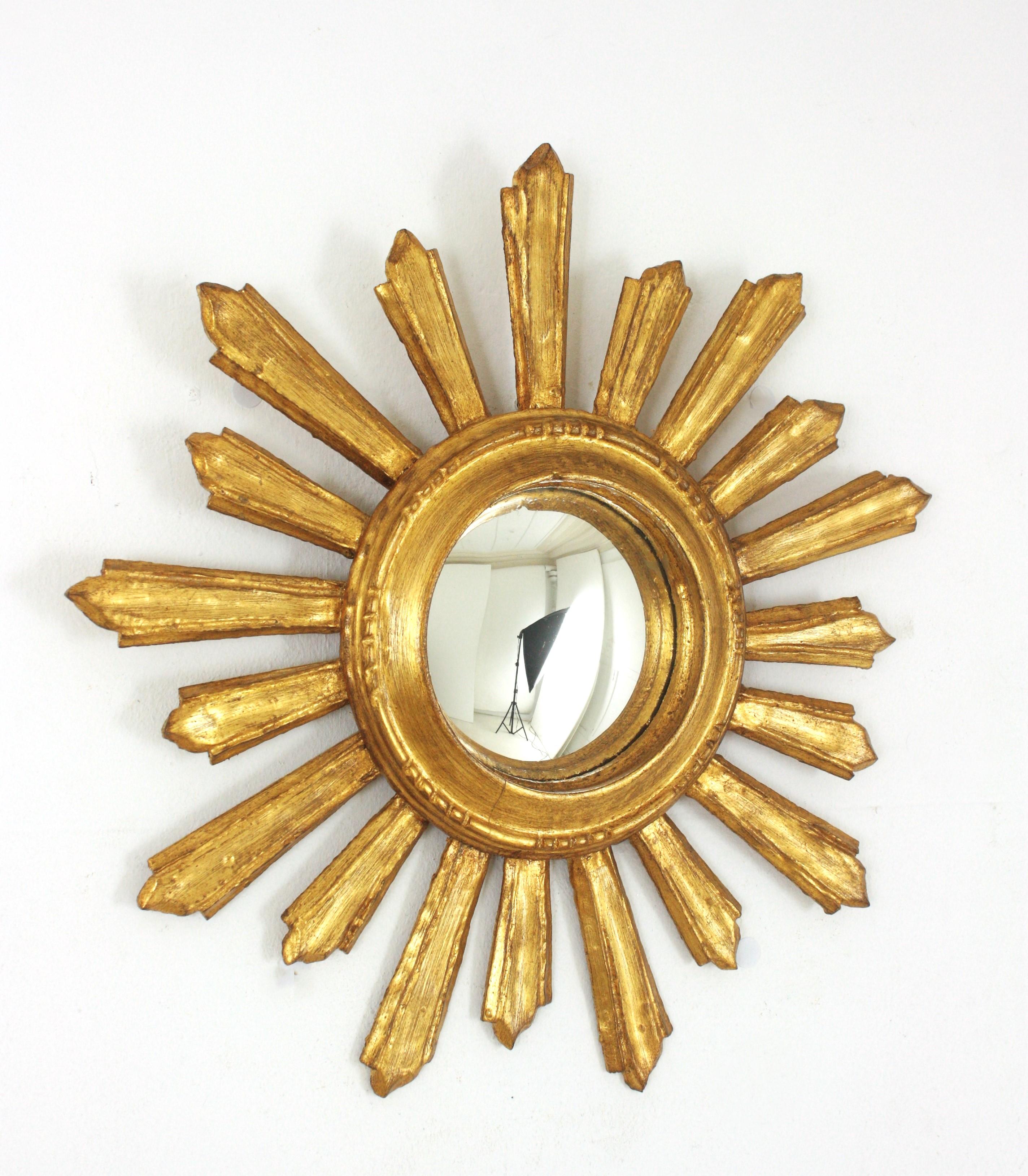 Spanischer Sonnenaufgangsspiegel aus geschnitztem Giltwood, 1950er Jahre (Moderne der Mitte des Jahrhunderts) im Angebot