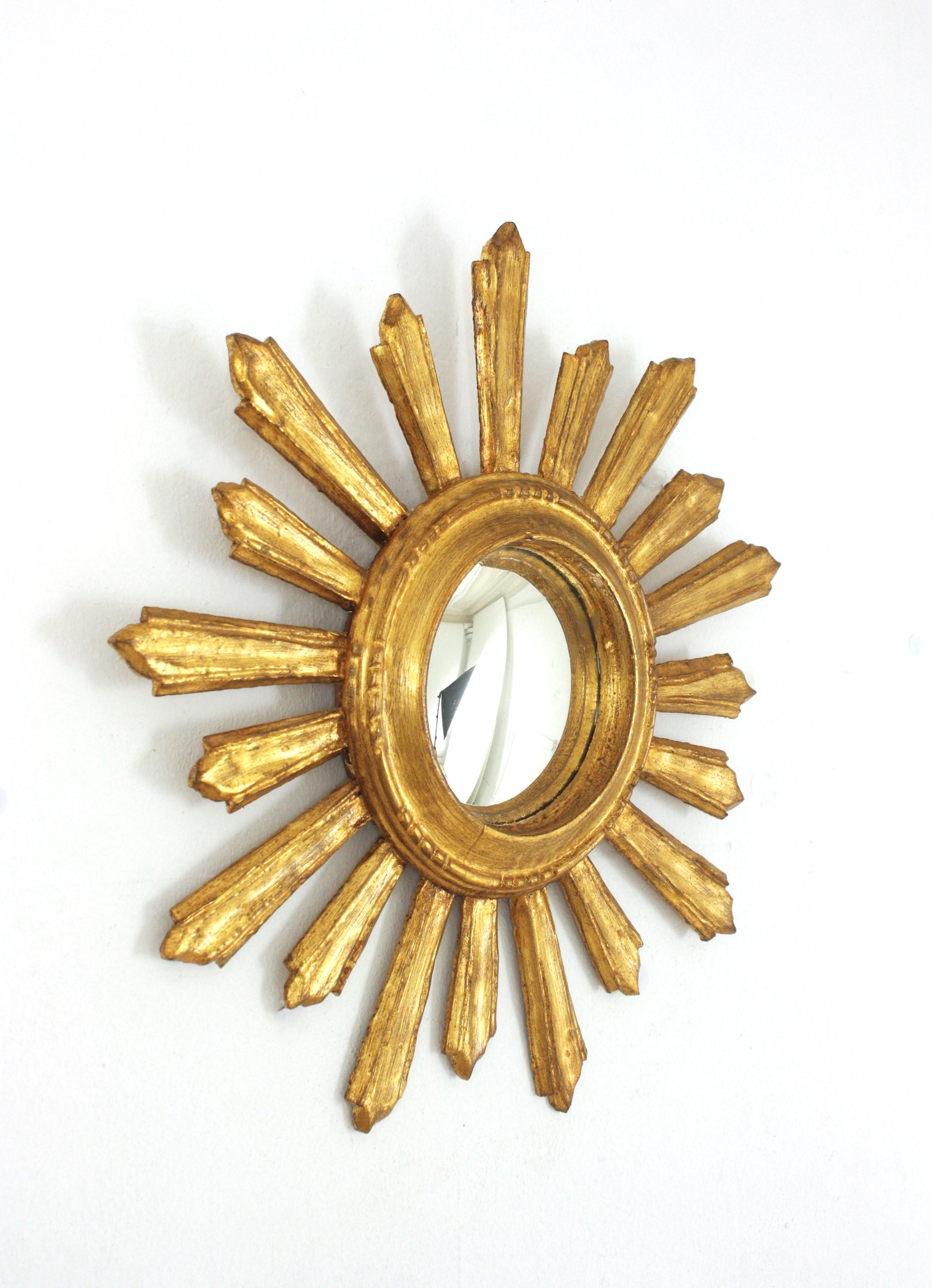 Spanischer Sonnenaufgangsspiegel aus geschnitztem Giltwood, 1950er Jahre (Handgeschnitzt) im Angebot