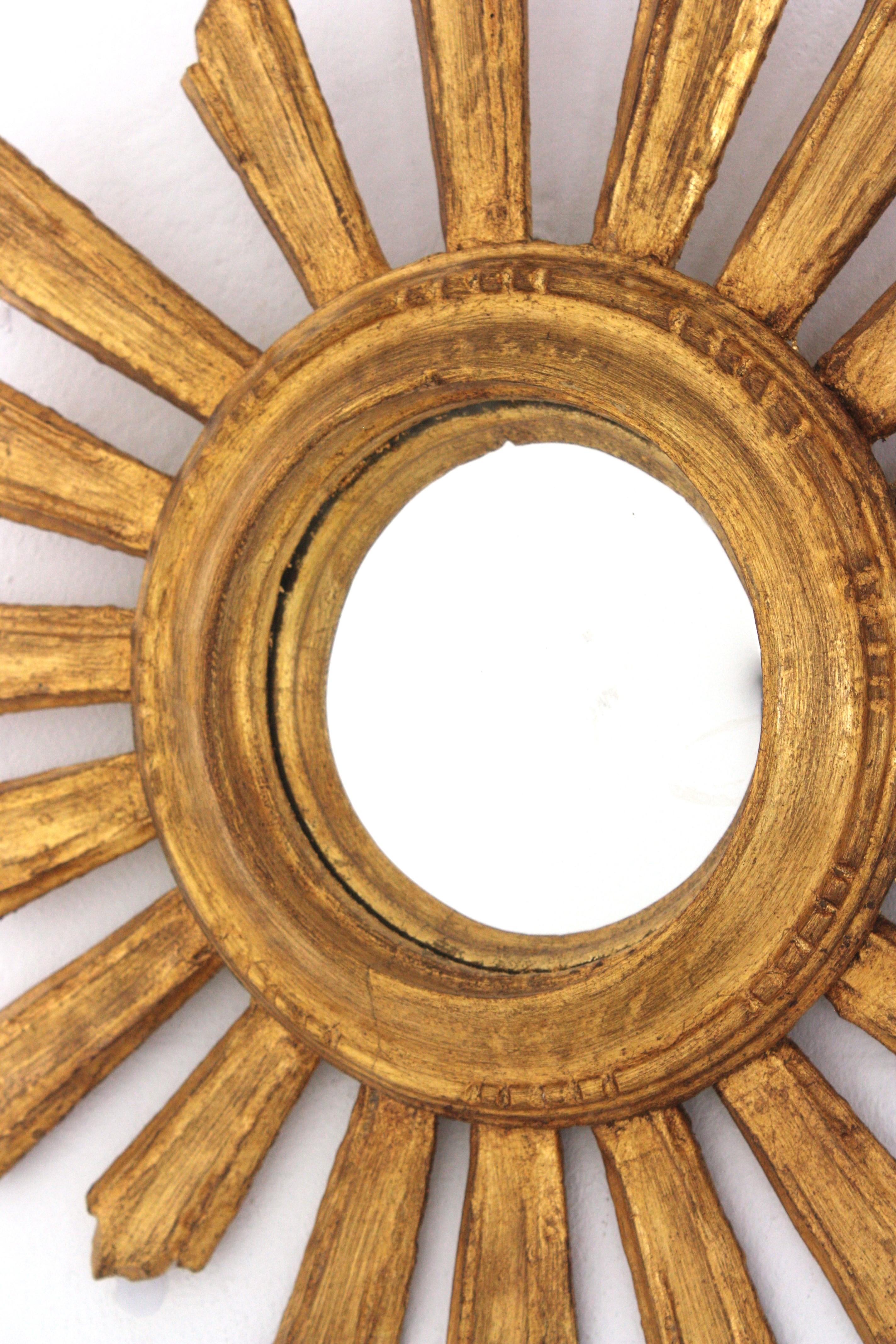 Spanischer Sonnenaufgangsspiegel aus geschnitztem Giltwood, 1950er Jahre im Zustand „Gut“ im Angebot in Barcelona, ES