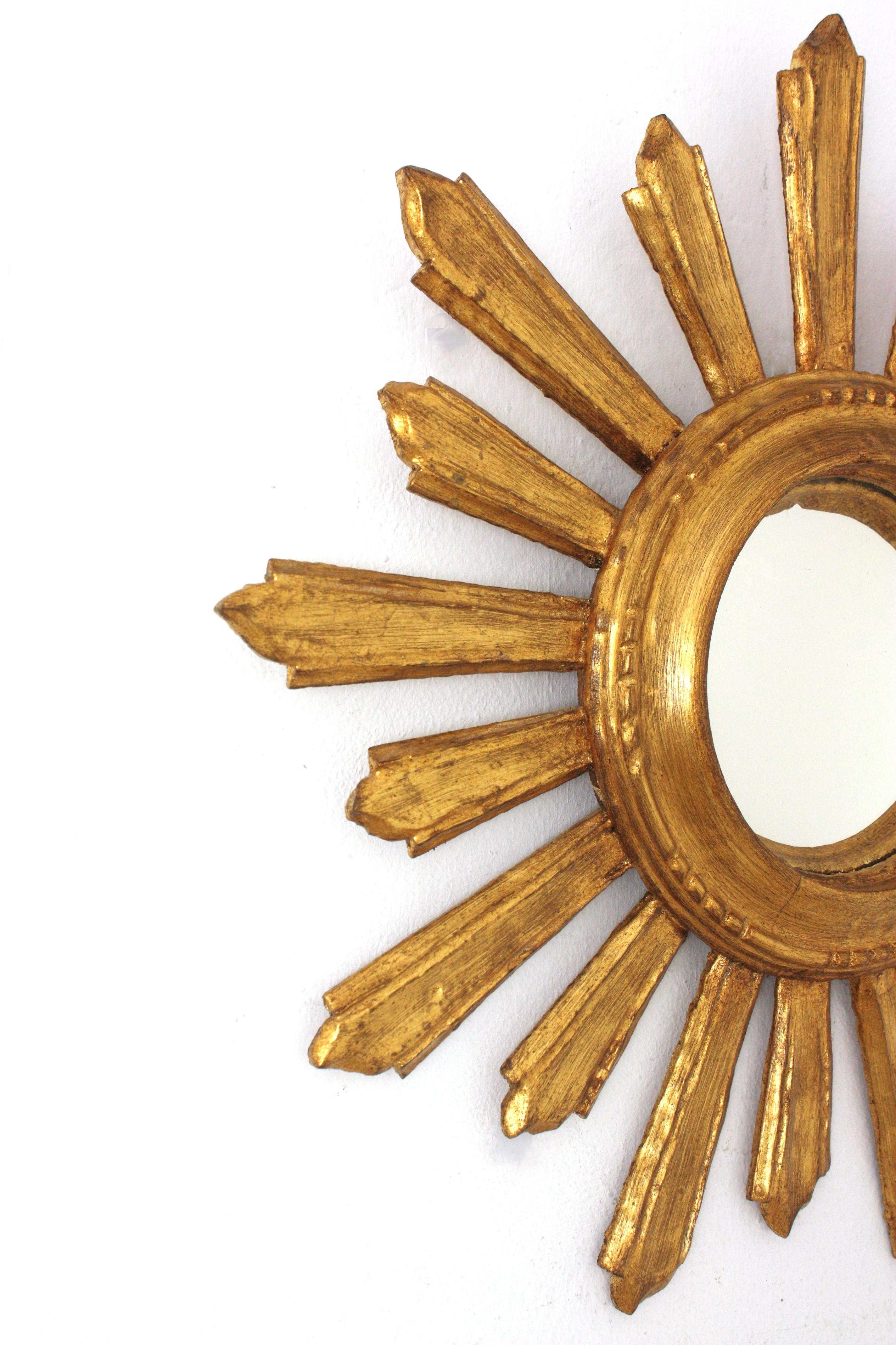 Spanischer Sonnenaufgangsspiegel aus geschnitztem Giltwood, 1950er Jahre (Spiegel) im Angebot