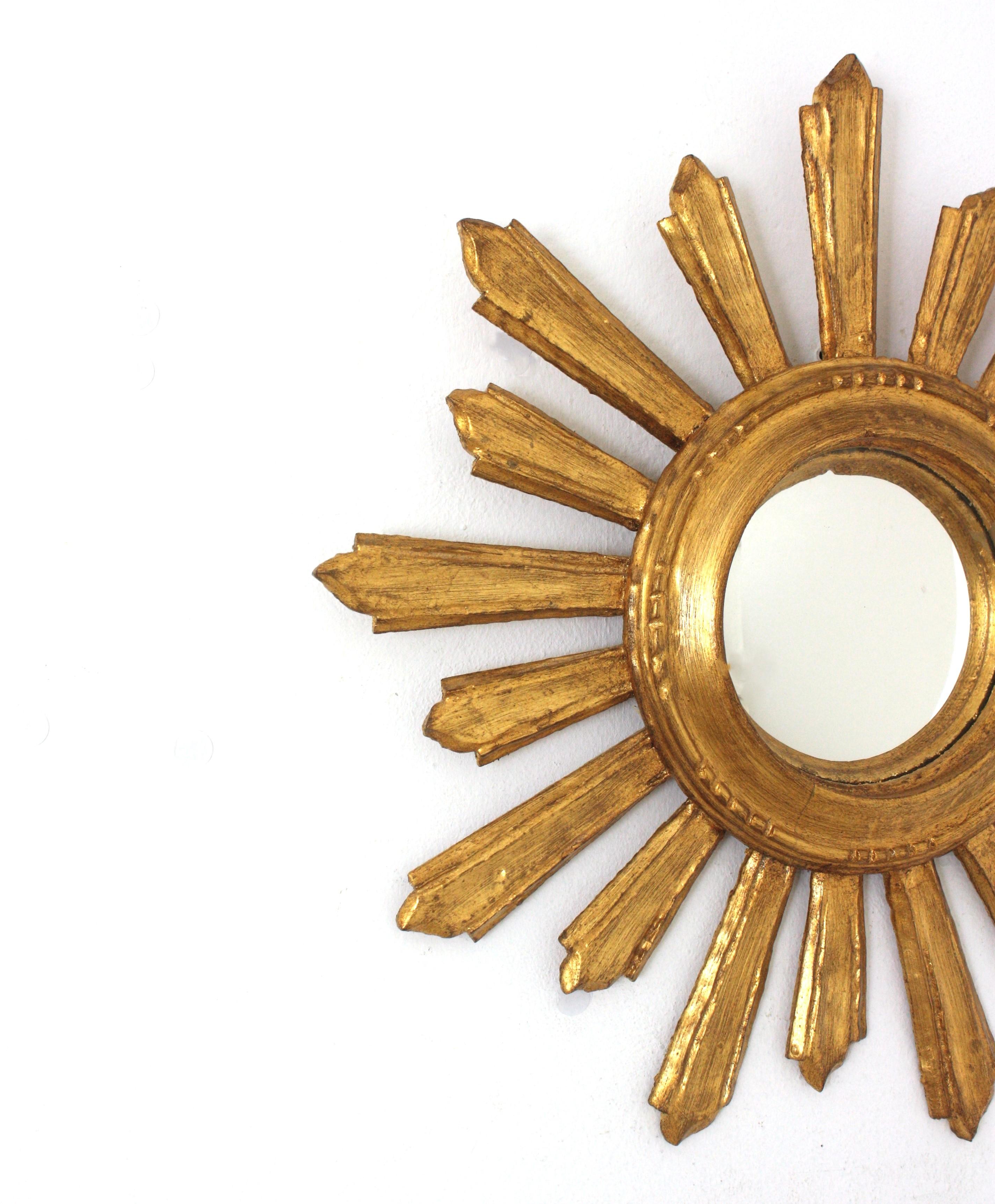 Spanischer Sonnenaufgangsspiegel aus geschnitztem Giltwood, 1950er Jahre im Angebot 1