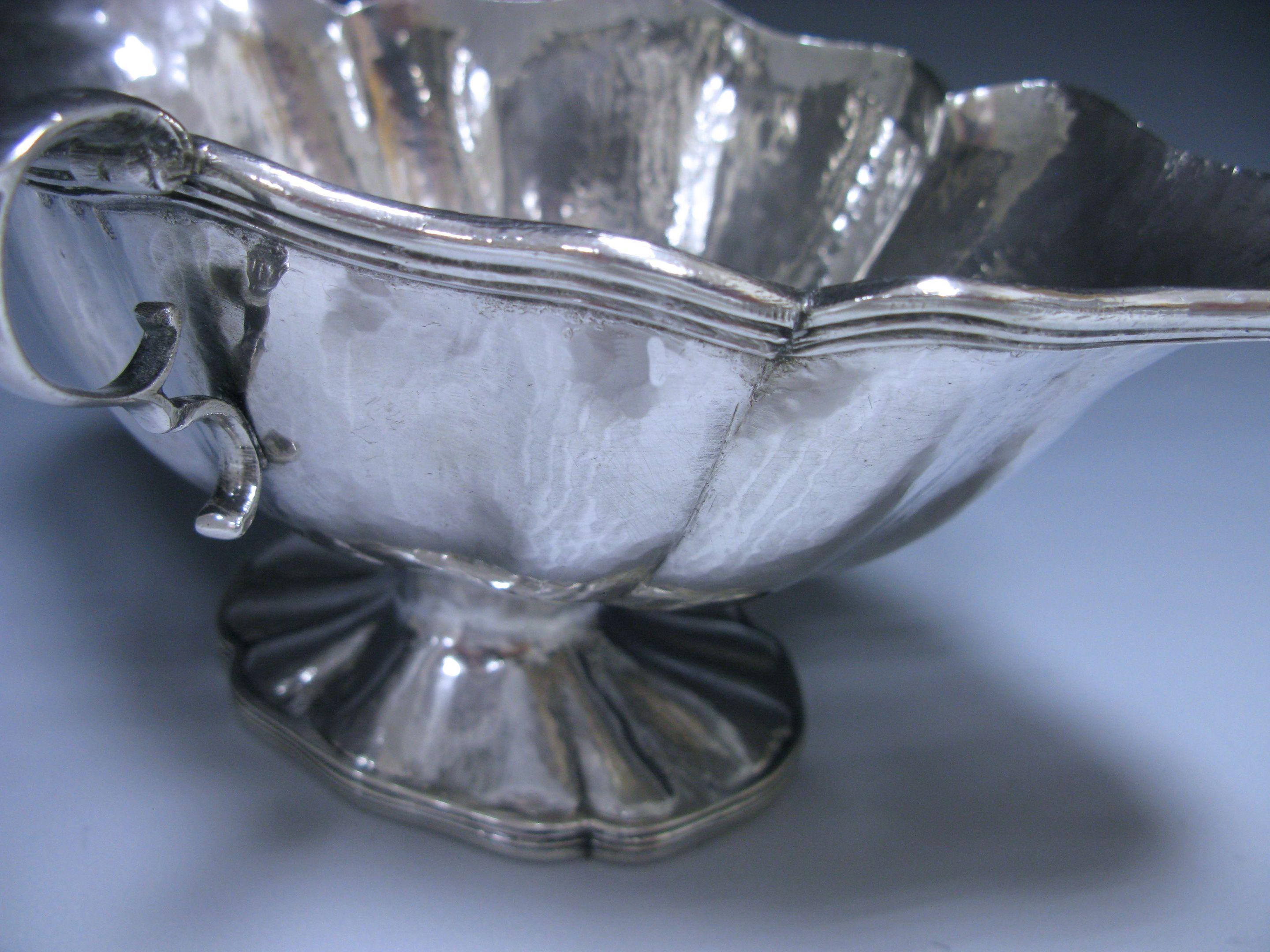 Mid-20th Century Spanish Sterling 915 Standard Silver Double-Lipped Sauce Boat by Manuel Garrido For Sale