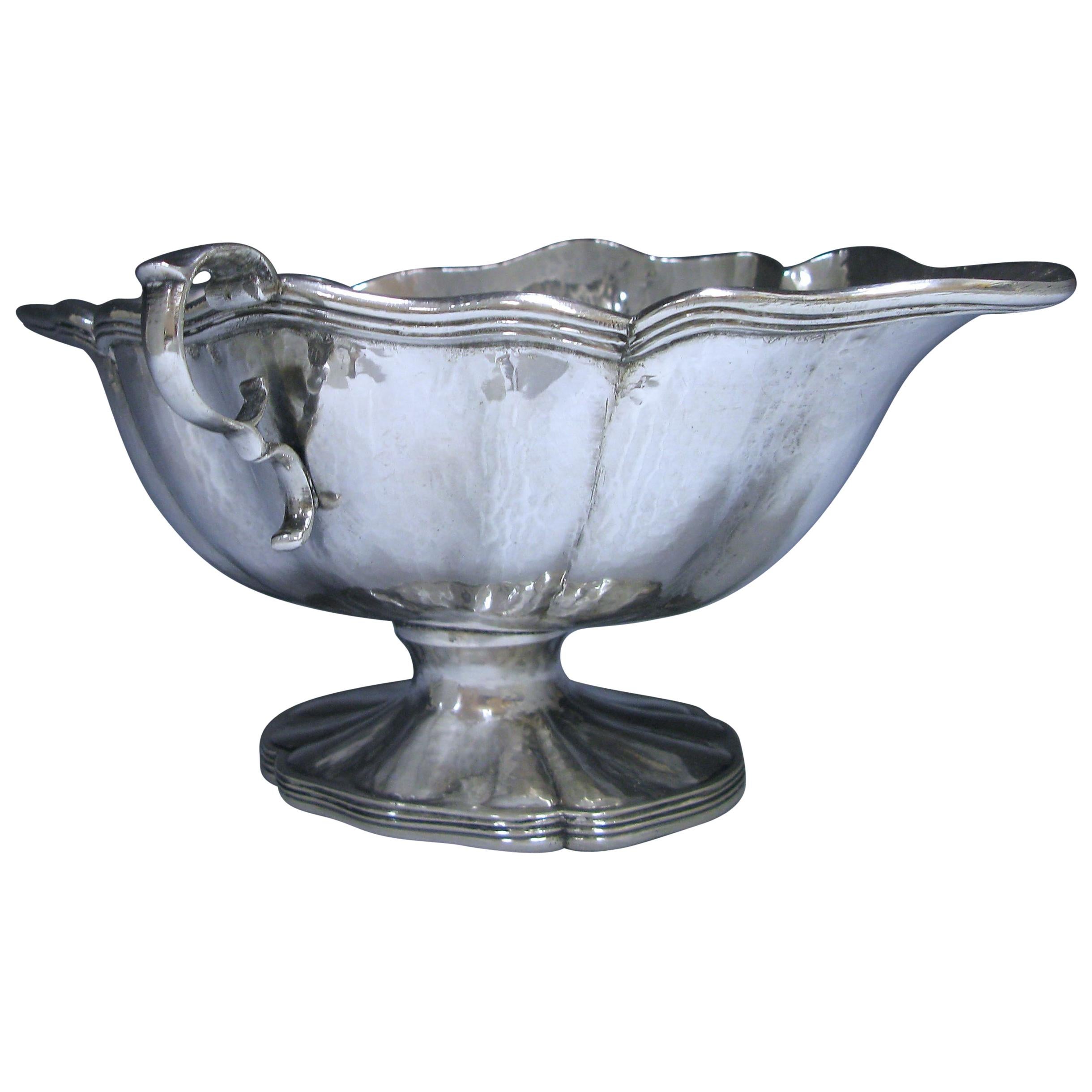 Spanish Sterling 915 Standard Silver Double-Lipped Sauce Boat by Manuel Garrido For Sale