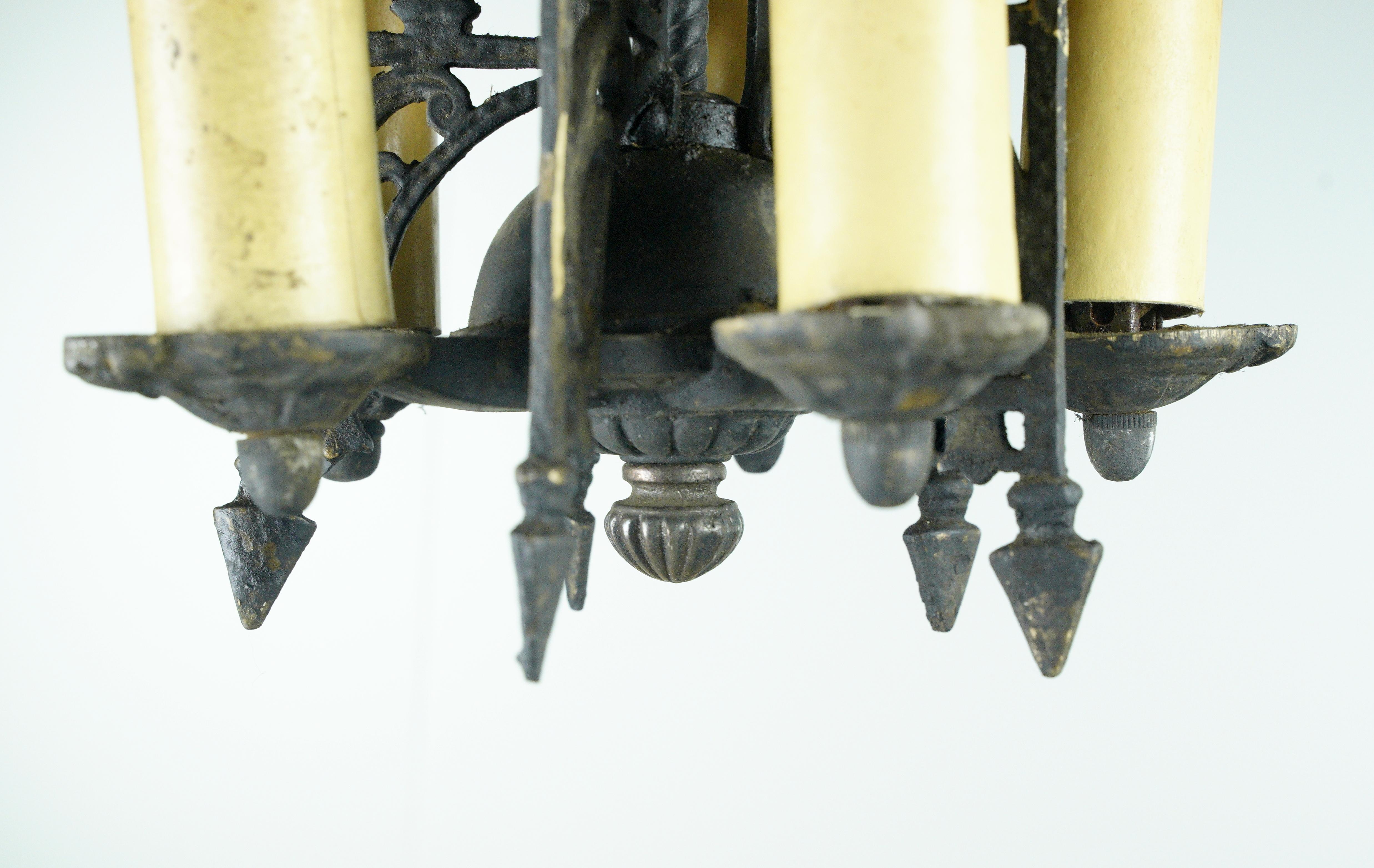 Suspension à 5 lumières en laiton noir de style espagnol en vente 4