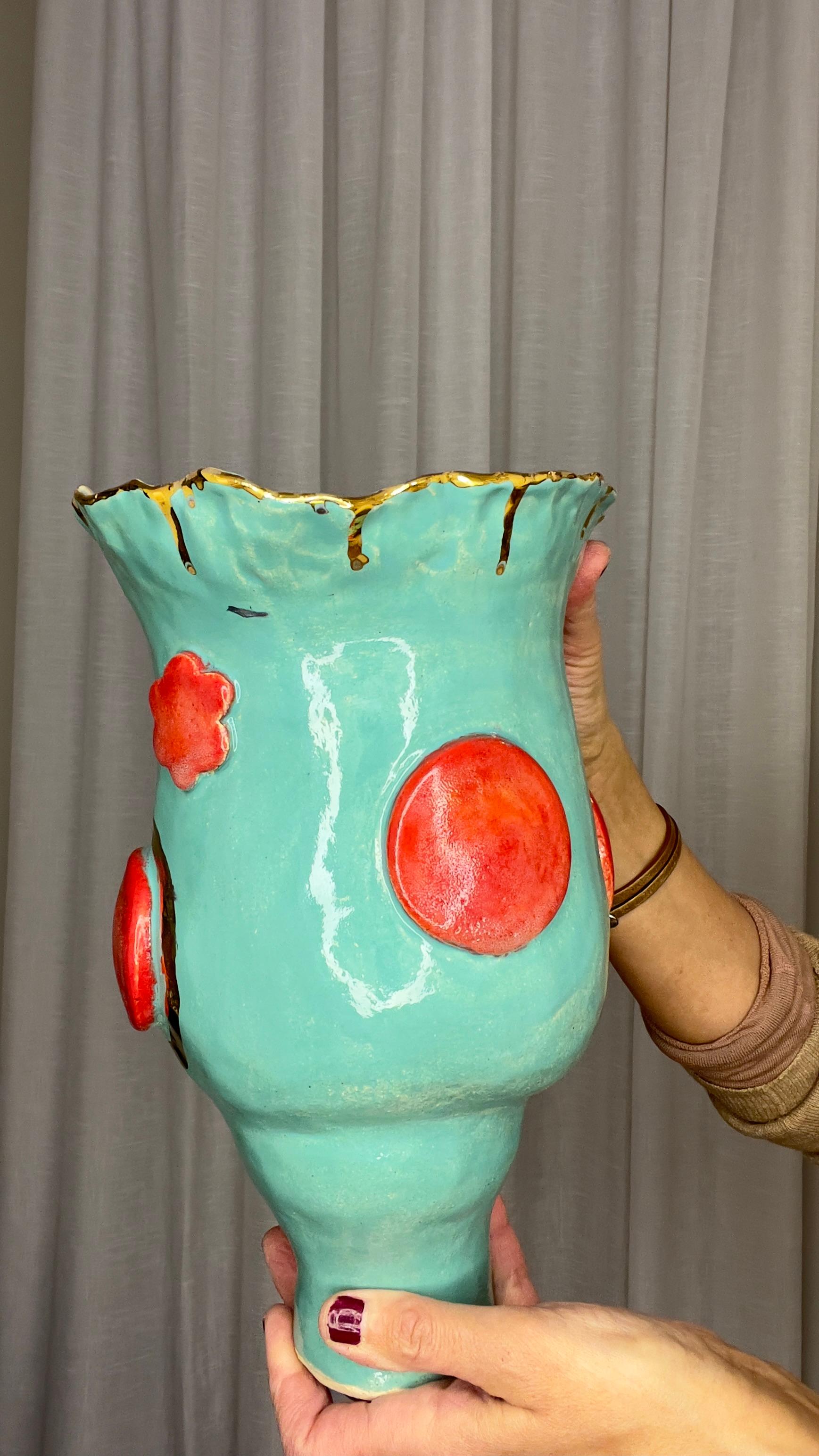 Vaso di ispirazione spagnola Greene & Greene rosso n. 9 dell'artista e designer Hania Jneid In condizioni Nuovo in vendita a BARCELONA, ES